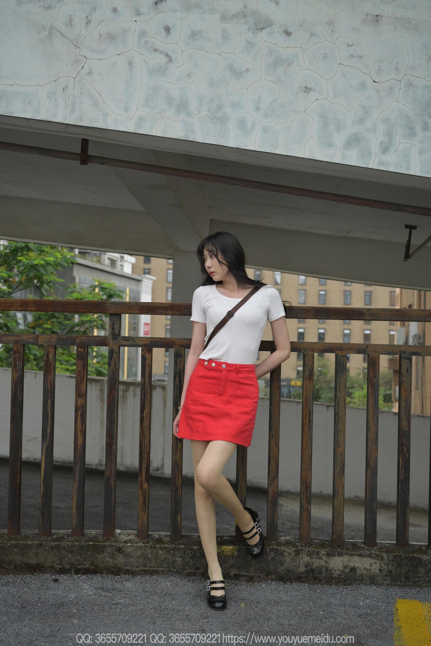 IESS异思趣向 - 模特： 团团 《红裙子（下）》/(83P)