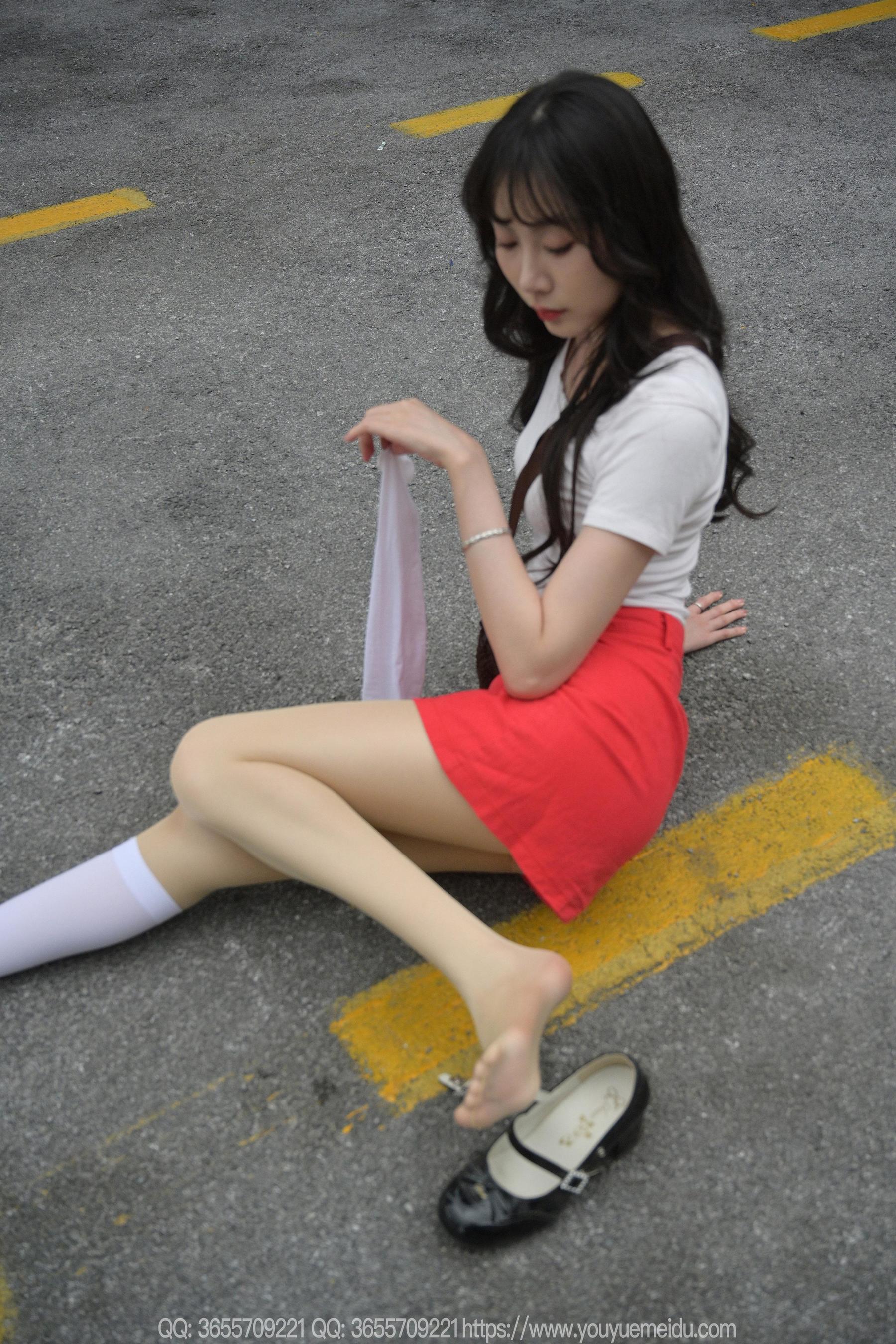 IESS异思趣向 - 模特： 团团 《红裙子（上）》/(87P)