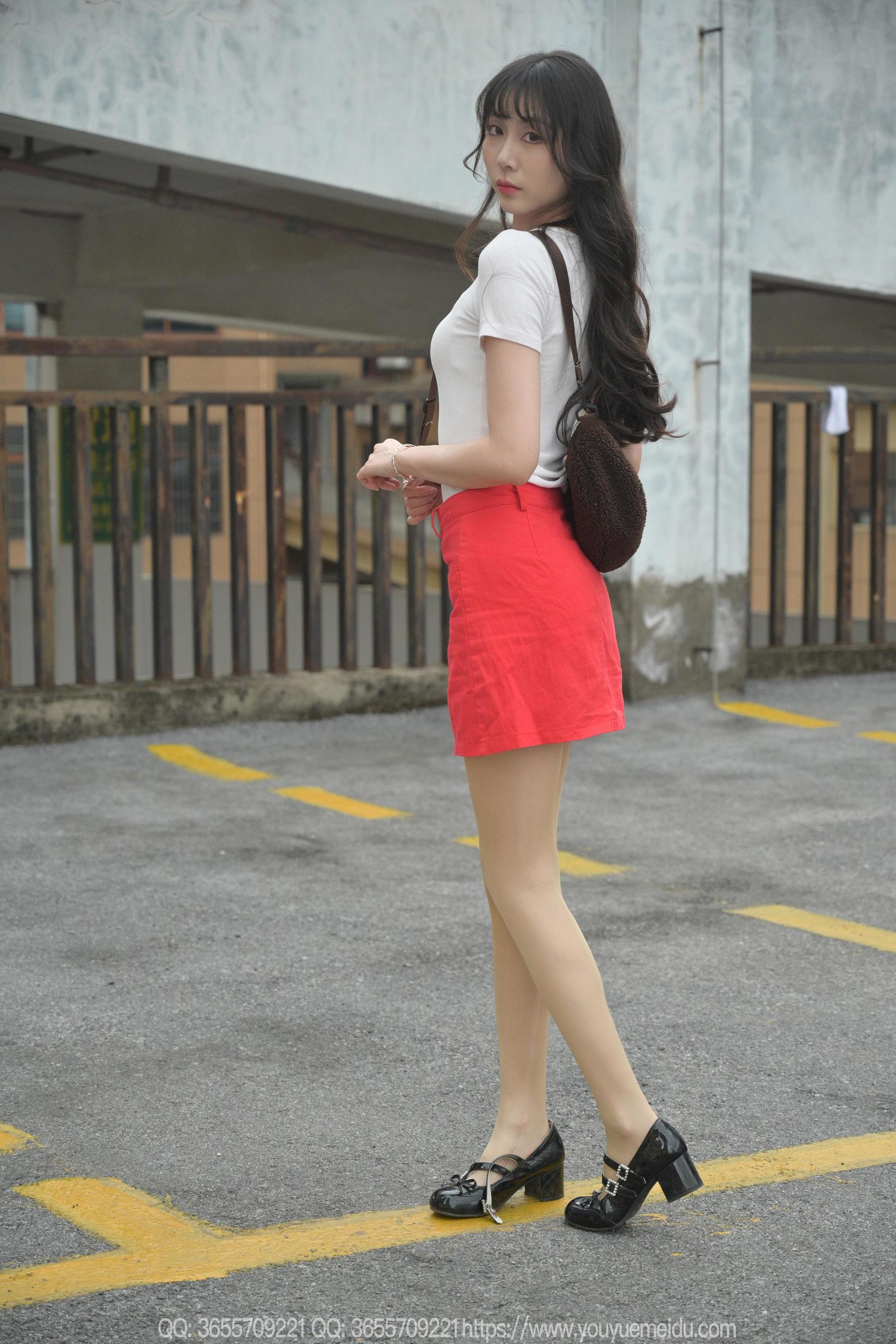 IESS异思趣向 - 模特： 团团 《红裙子（下）》/(83P)