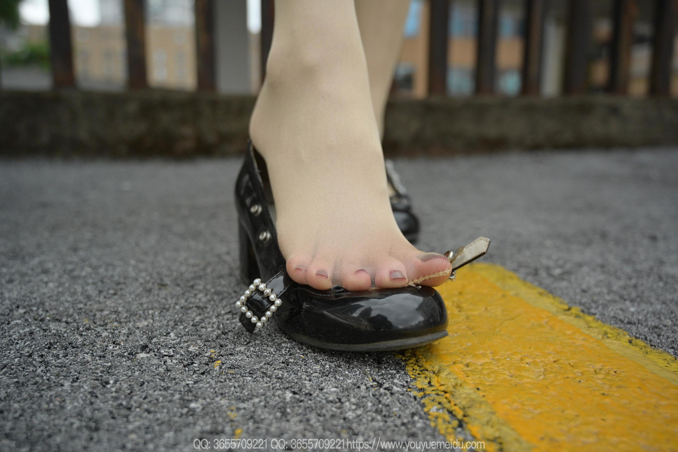 IESS异思趣向 - 模特： 团团 《红裙子（下）》/(83P)