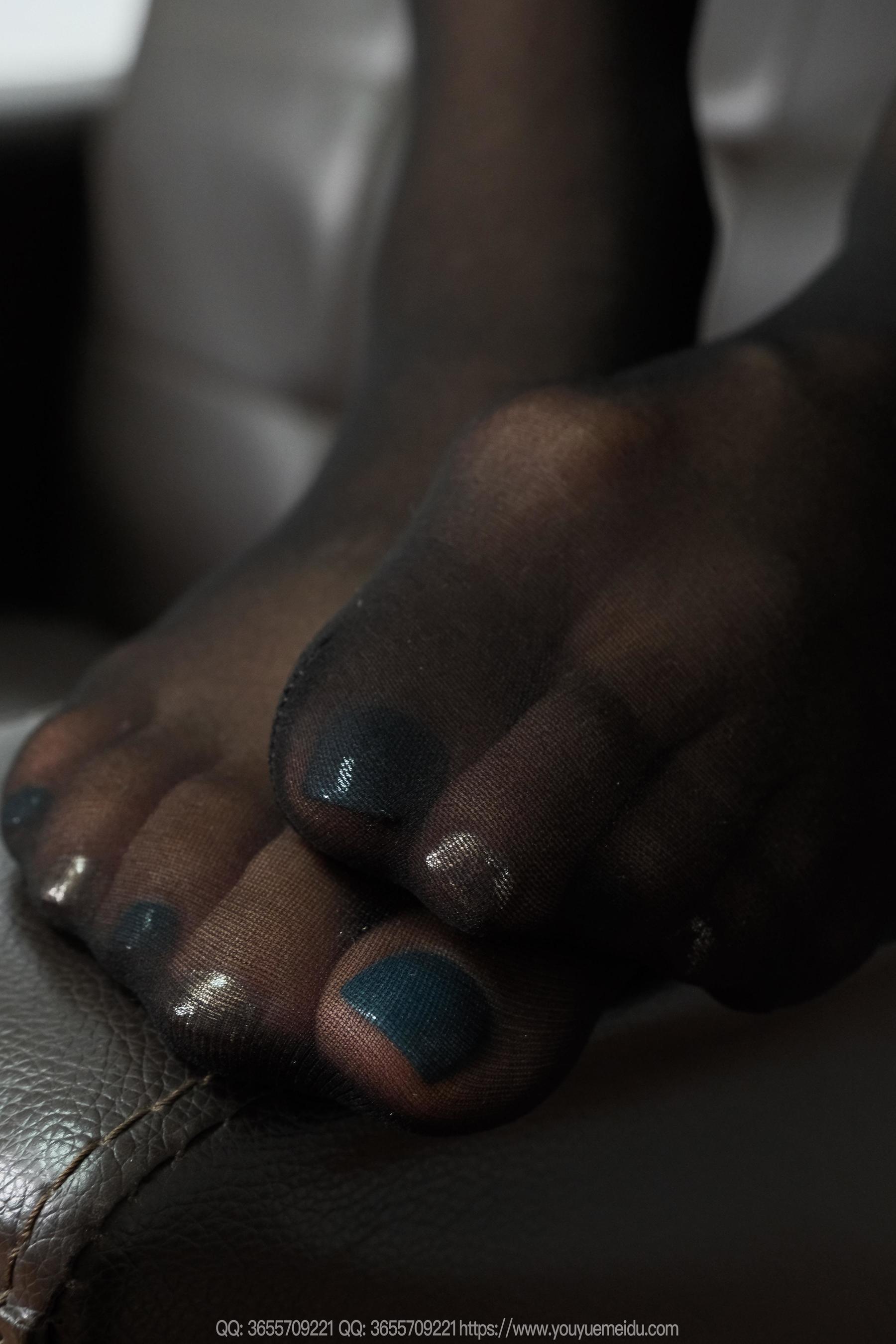 IESS异思趣向 - 模特： 兔兔 《诱惑半筒袜》/(89P)