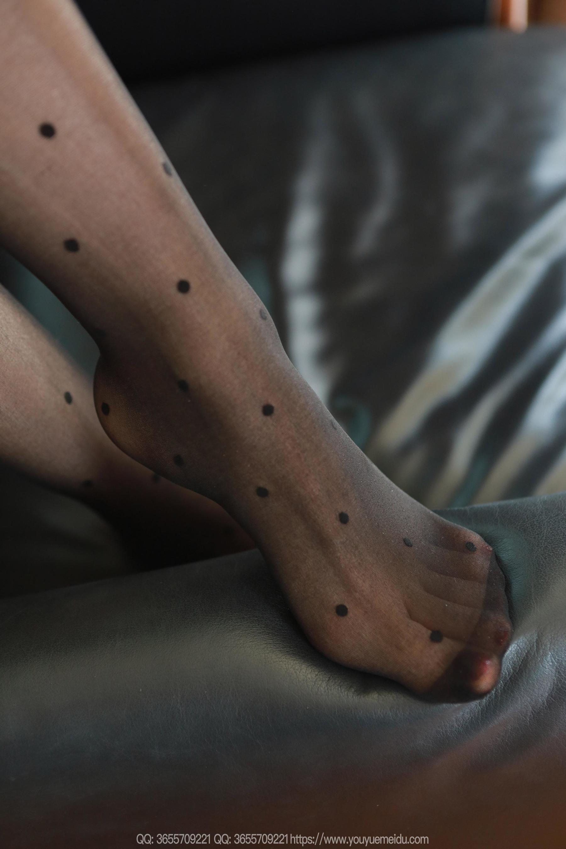 IESS异思趣向 - 模特： 小婕 《红衣皮裙》/(97P)