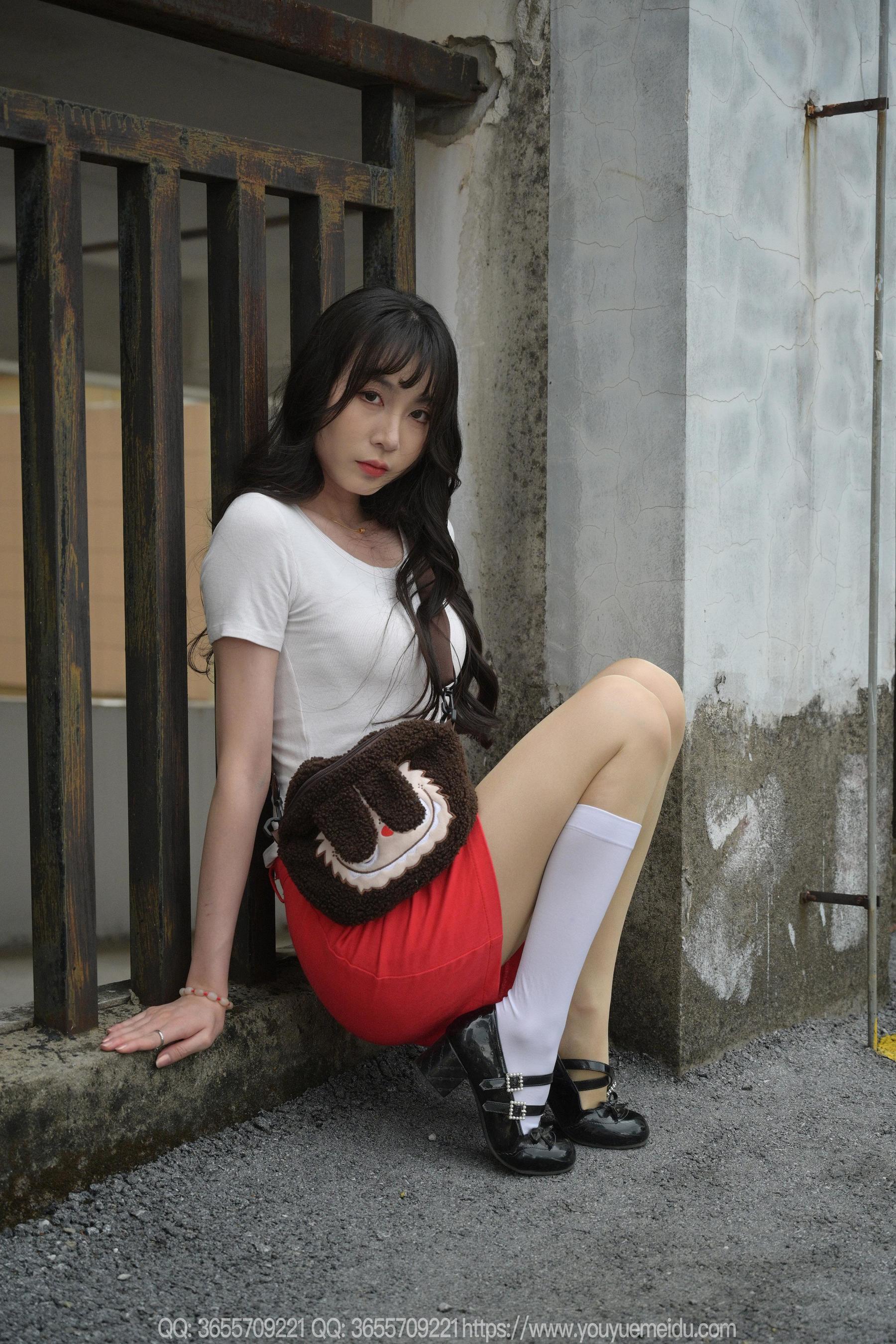 IESS异思趣向 - 模特： 团团 《红裙子（上）》/(87P)