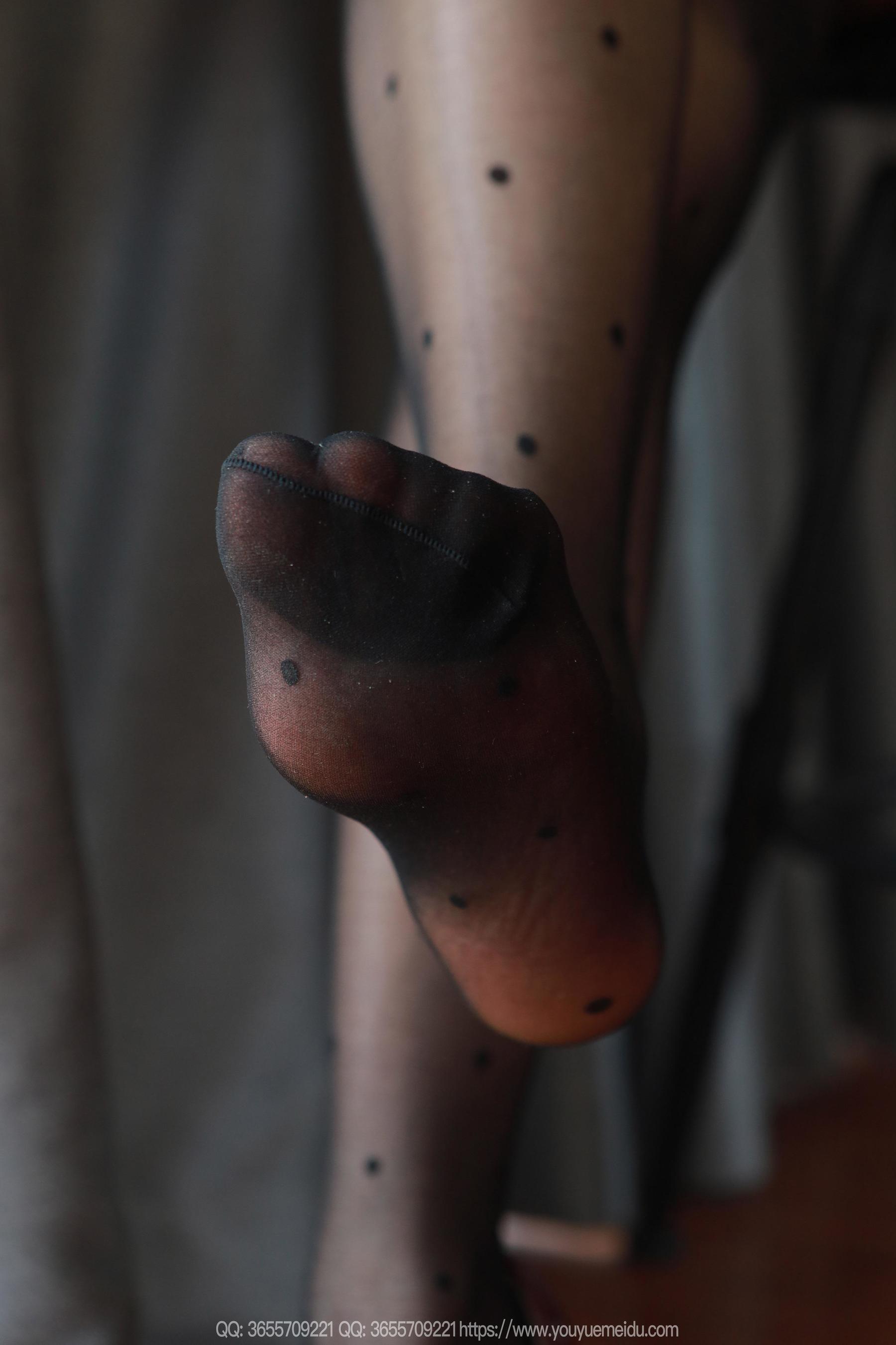 IESS异思趣向 - 模特： 小婕 《红衣皮裙》/(97P)