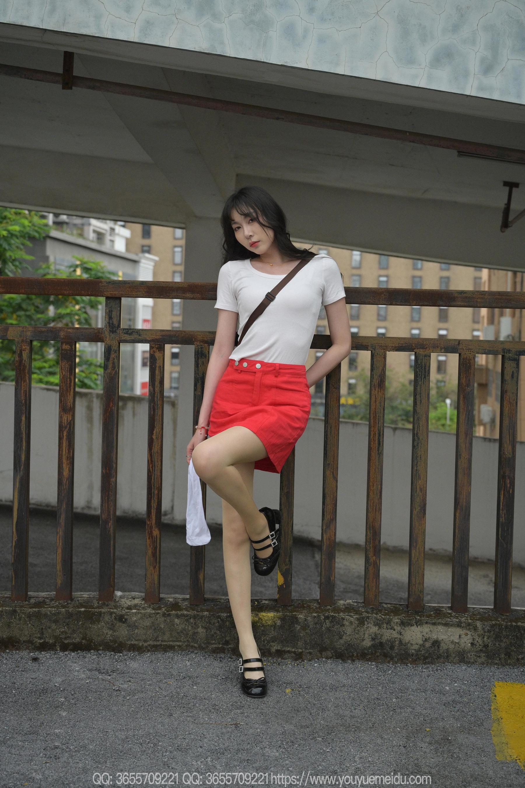 IESS异思趣向 - 模特： 团团 《红裙子（下）》/(83P)