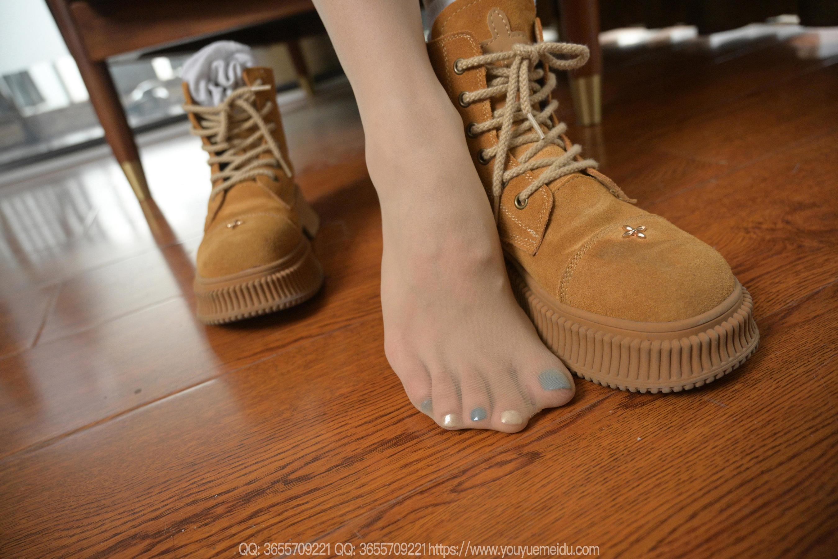 IESS异思趣向 - 模特： 兔兔 《白袜靴子》/(87P)