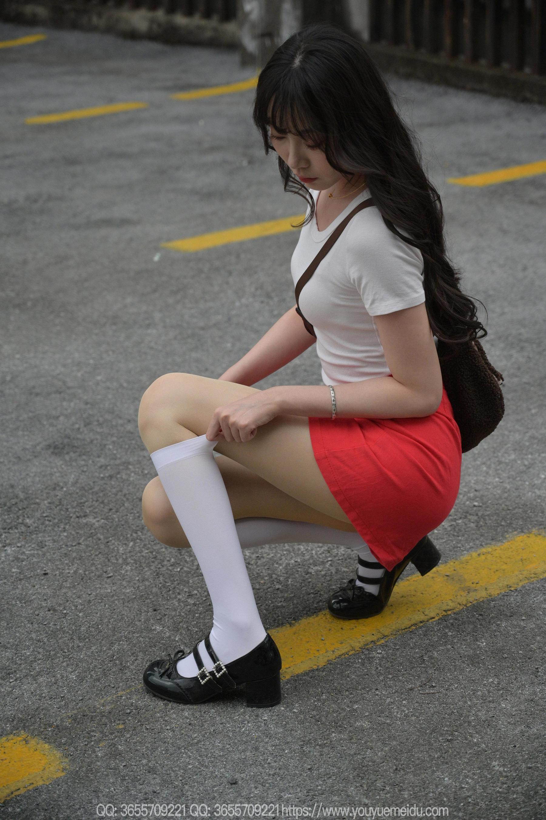 IESS异思趣向 - 模特： 团团 《红裙子（上）》/(87P)