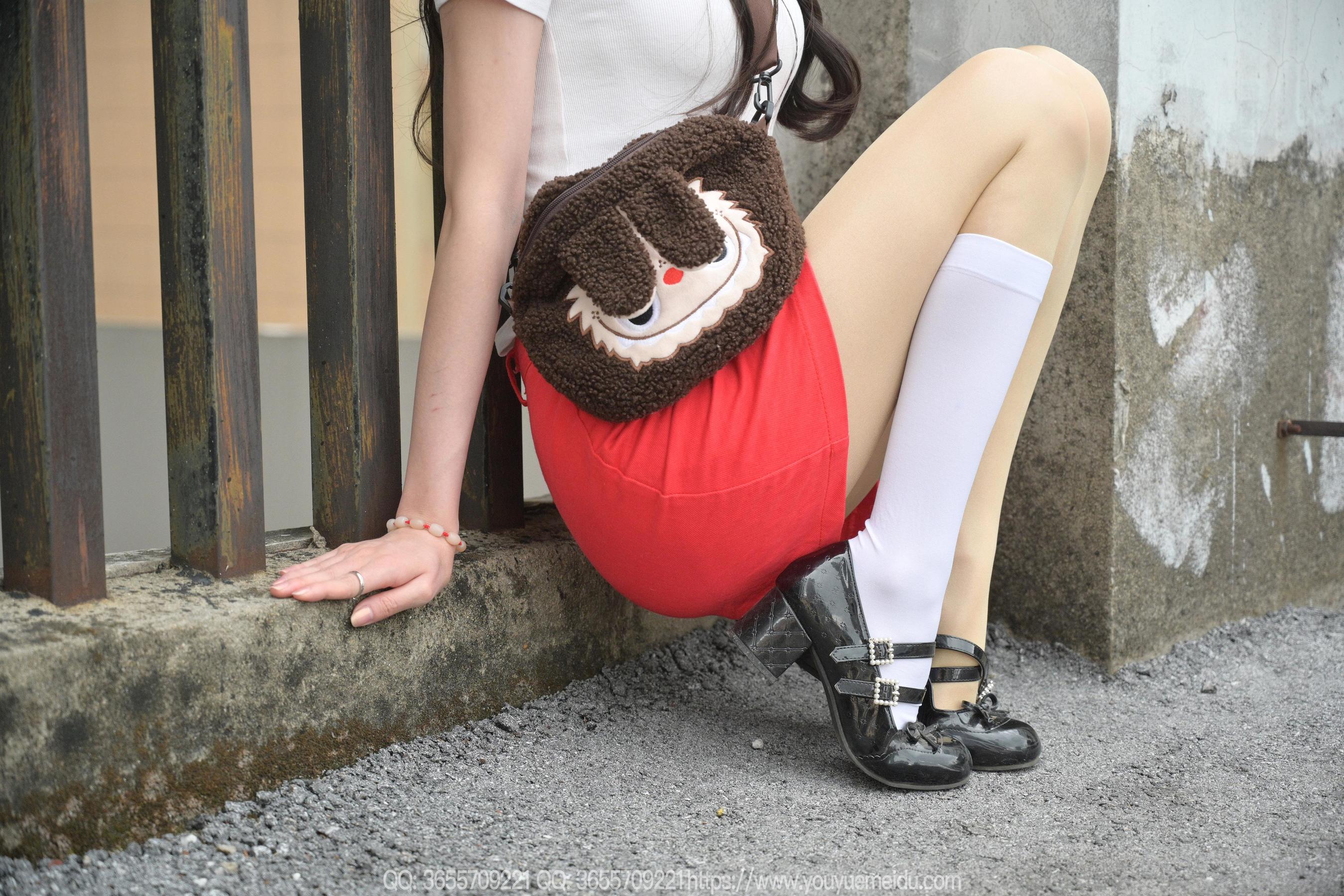 IESS异思趣向 - 模特： 团团 《红裙子（上）》/(87P)