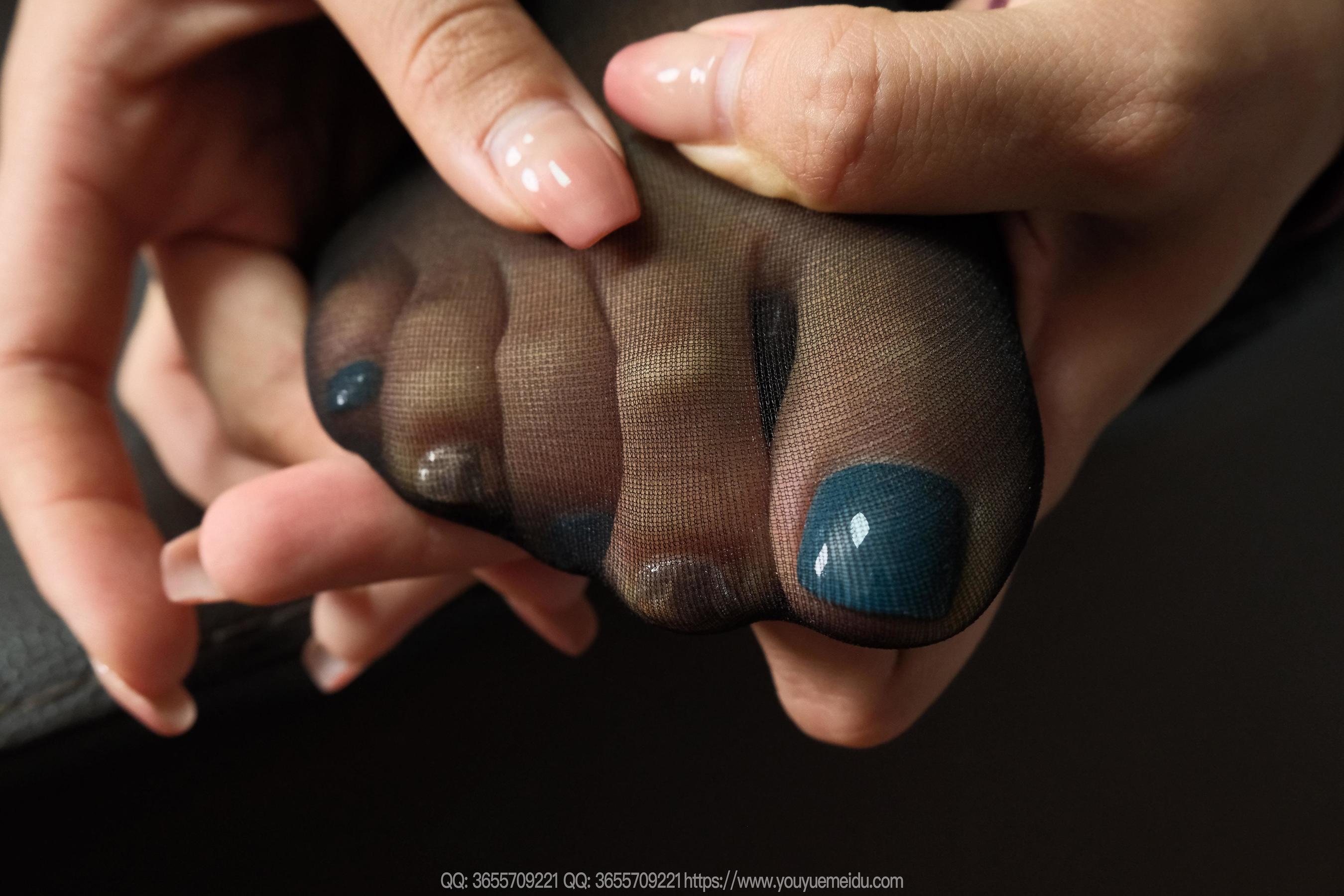 IESS异思趣向 - 模特： 兔兔 《诱惑半筒袜》/(89P)