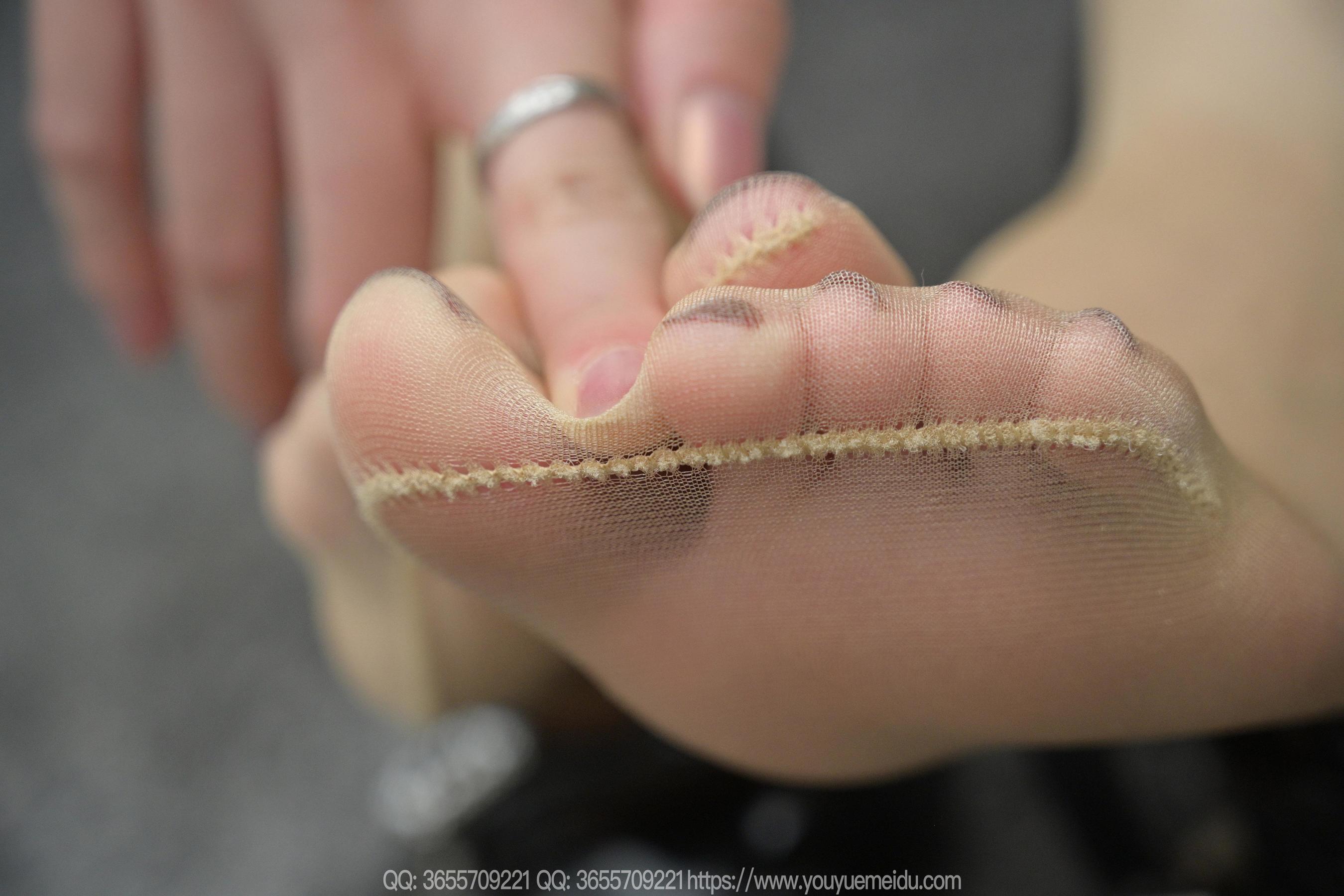 IESS异思趣向 - 模特： 团团 《红裙子（上）》/(87P)