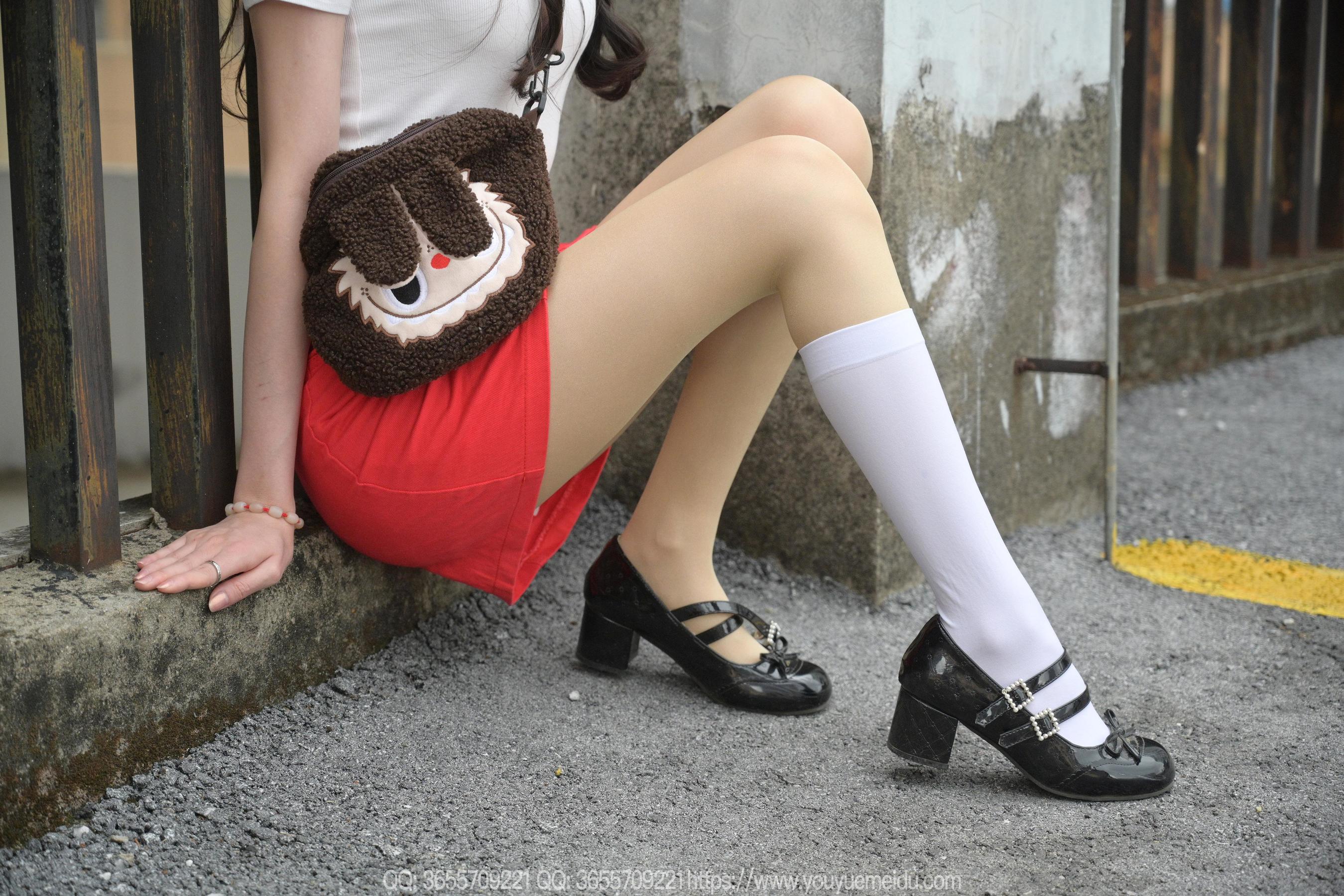 IESS异思趣向 - 模特： 团团 《红裙子（上）》/(87P)