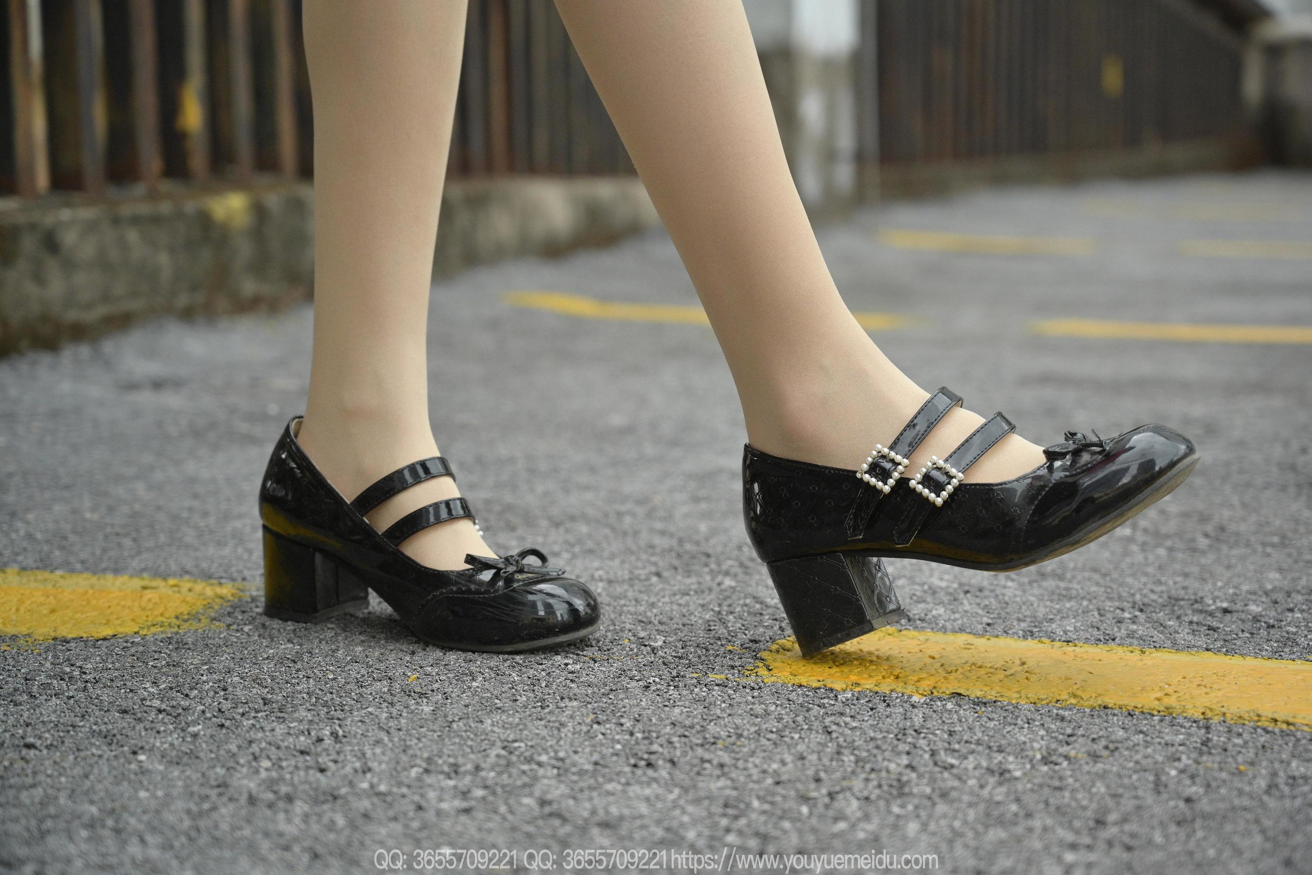 IESS异思趣向 - 模特： 团团 《红裙子（下）》/(83P)