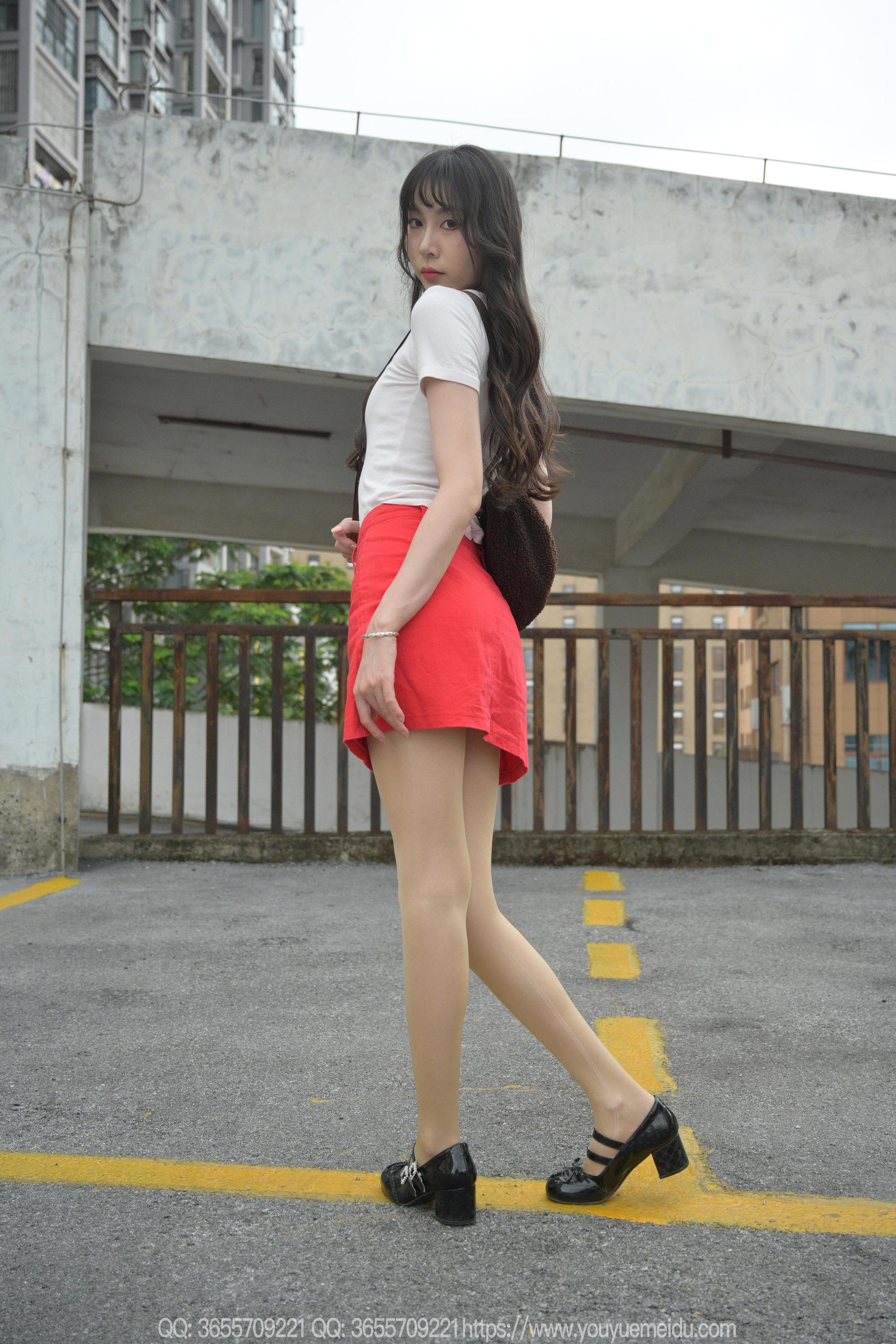 IESS异思趣向 - 模特： 团团 《红裙子（下）》/(83P)