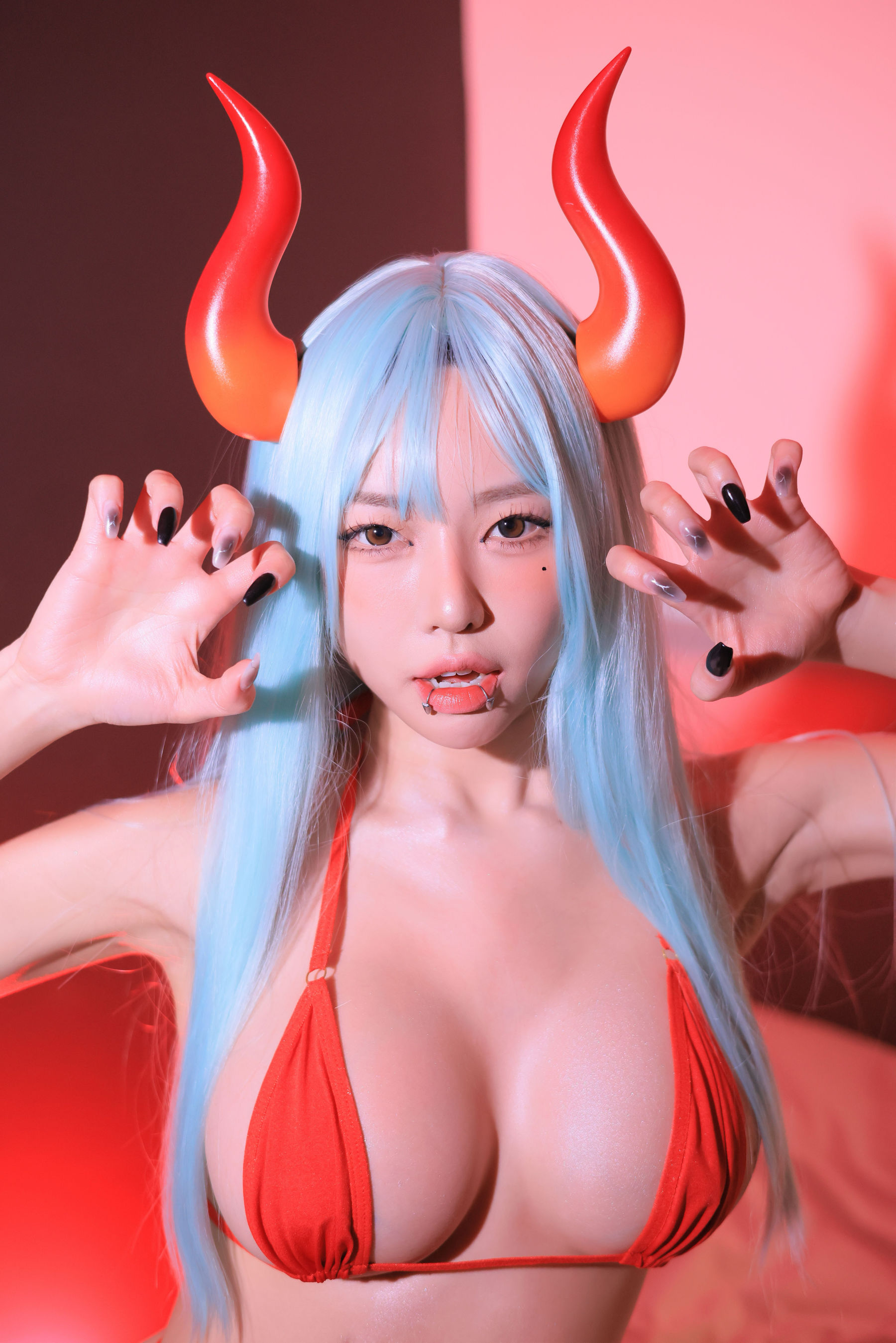 Dongeuran - Red Succubus/(241P)