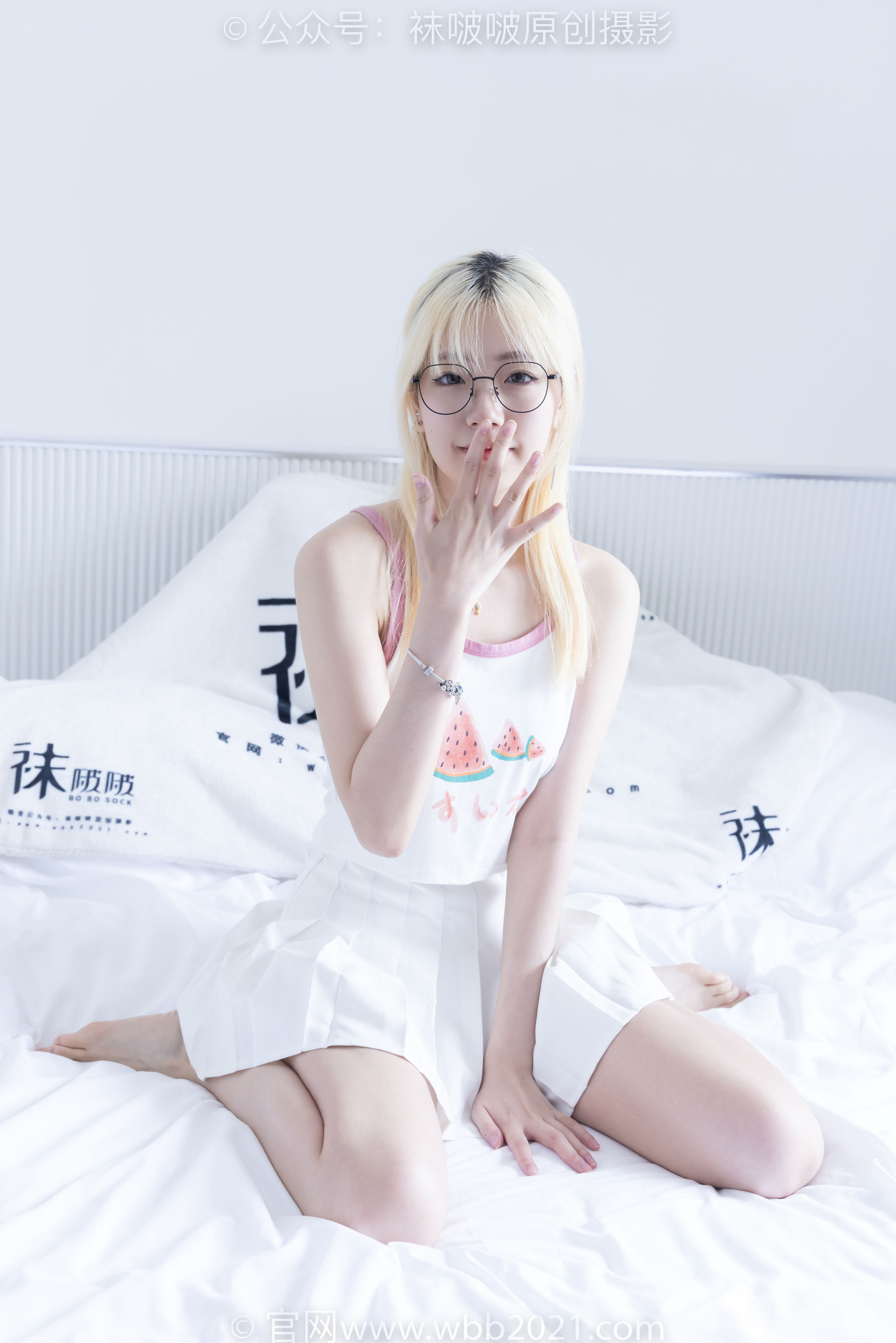BoBoSocks袜啵啵 No.558 小甜豆 - 帆布鞋、黑丝、裸足/(155P)