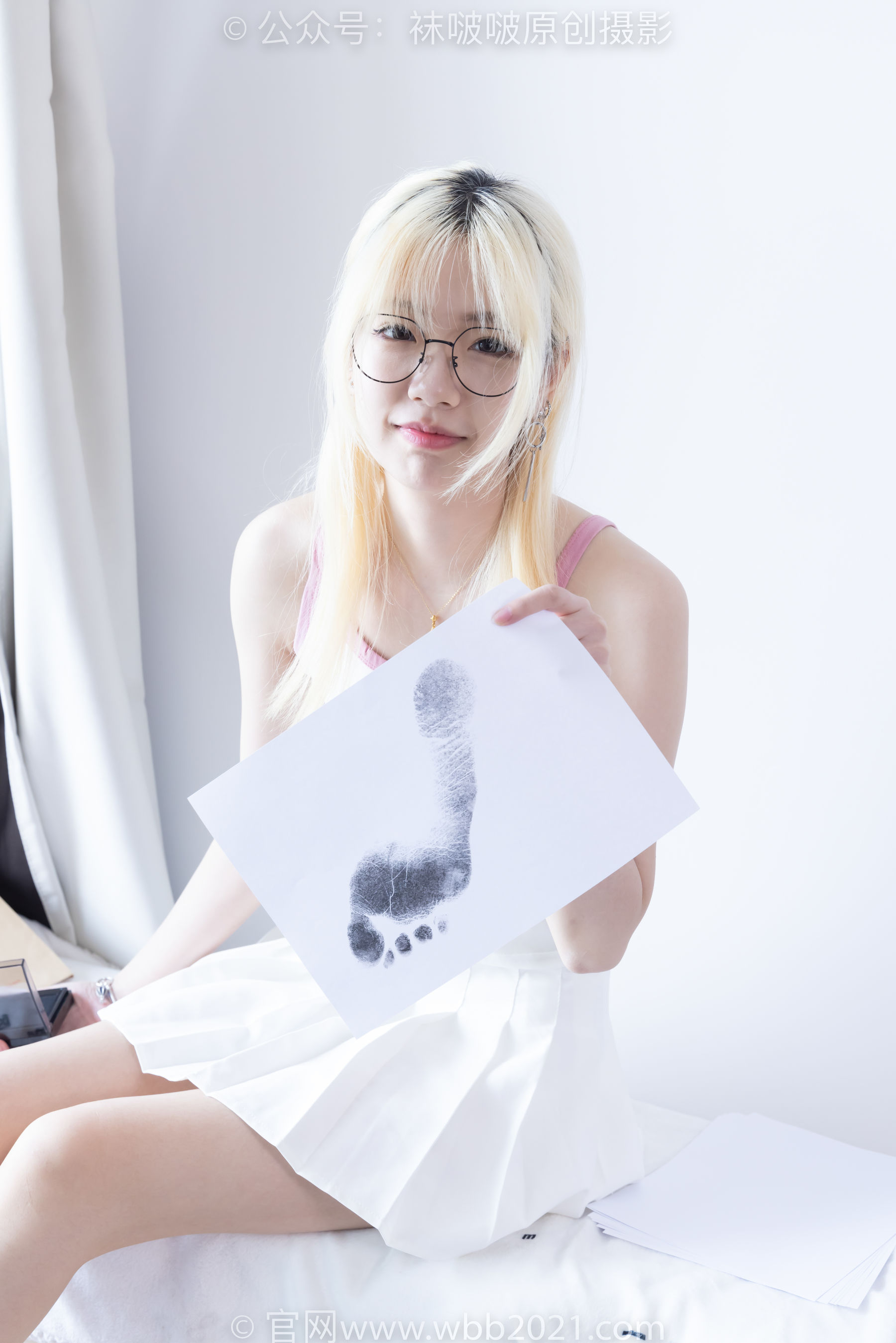 BoBoSocks袜啵啵 No.558 小甜豆 - 帆布鞋、黑丝、裸足/(155P)