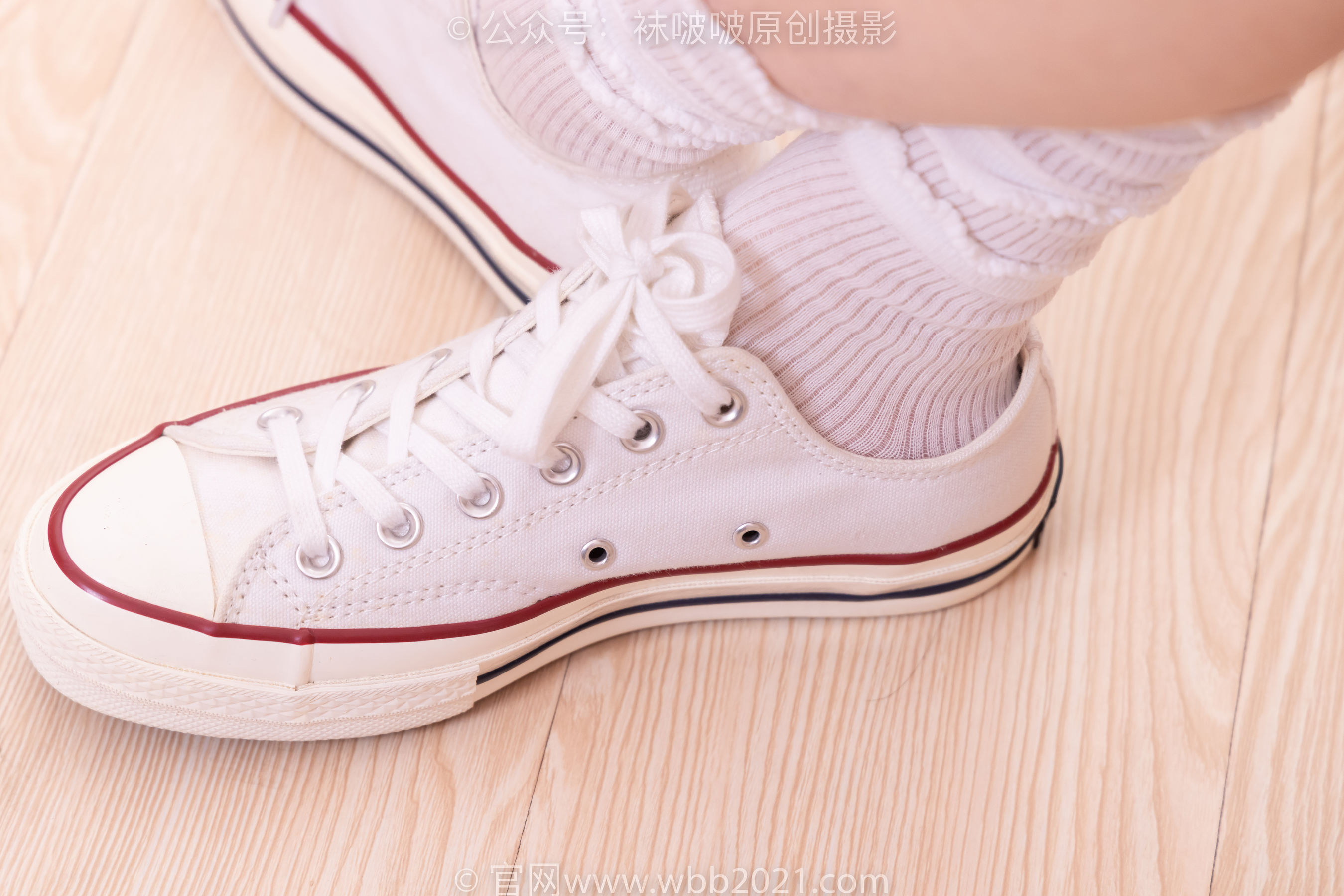 BoBoSocks袜啵啵 No.556 香菜 - 帆布鞋、白棉袜、裸足/(149P)