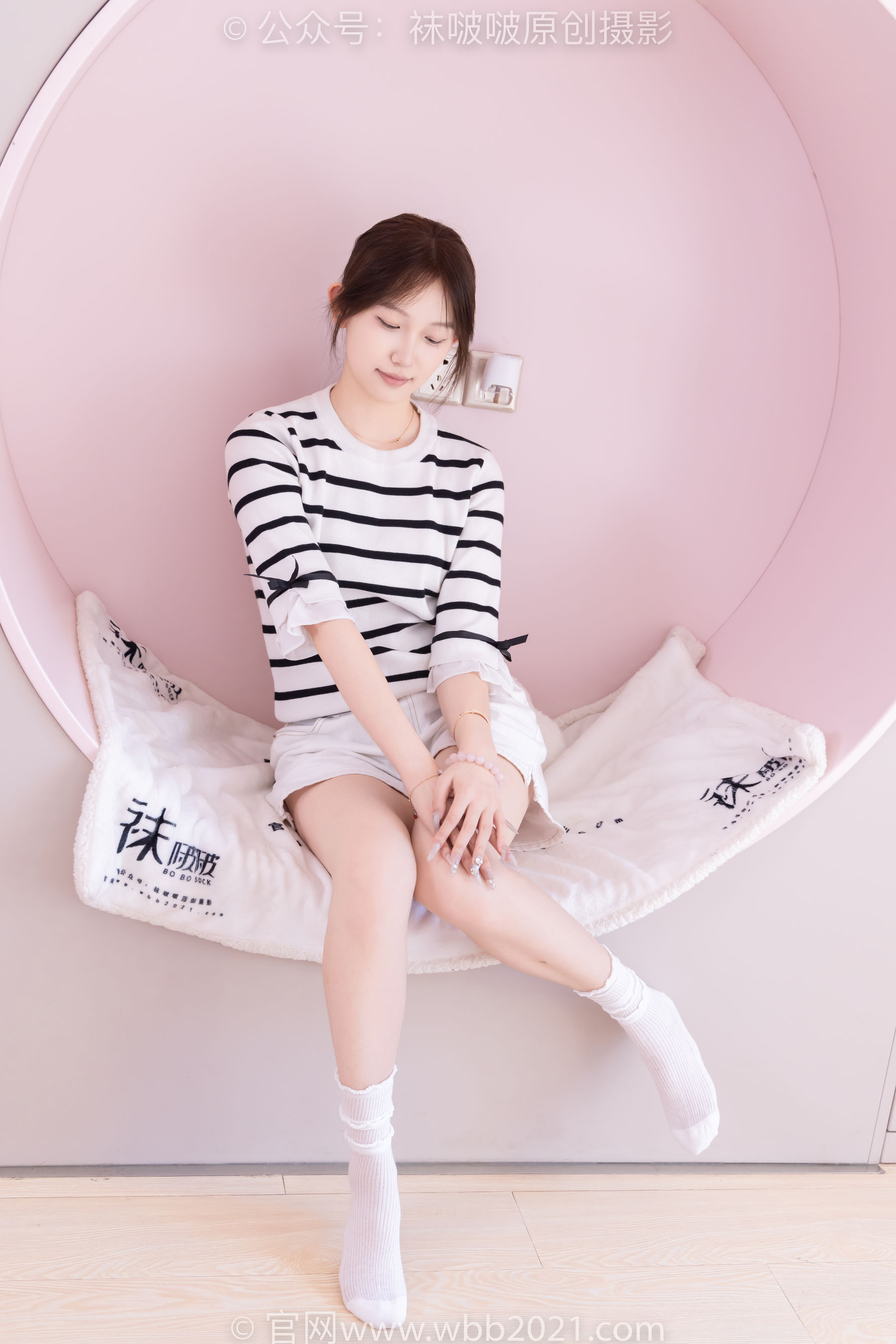 BoBoSocks袜啵啵 No.556 香菜 - 帆布鞋、白棉袜、裸足/(149P)