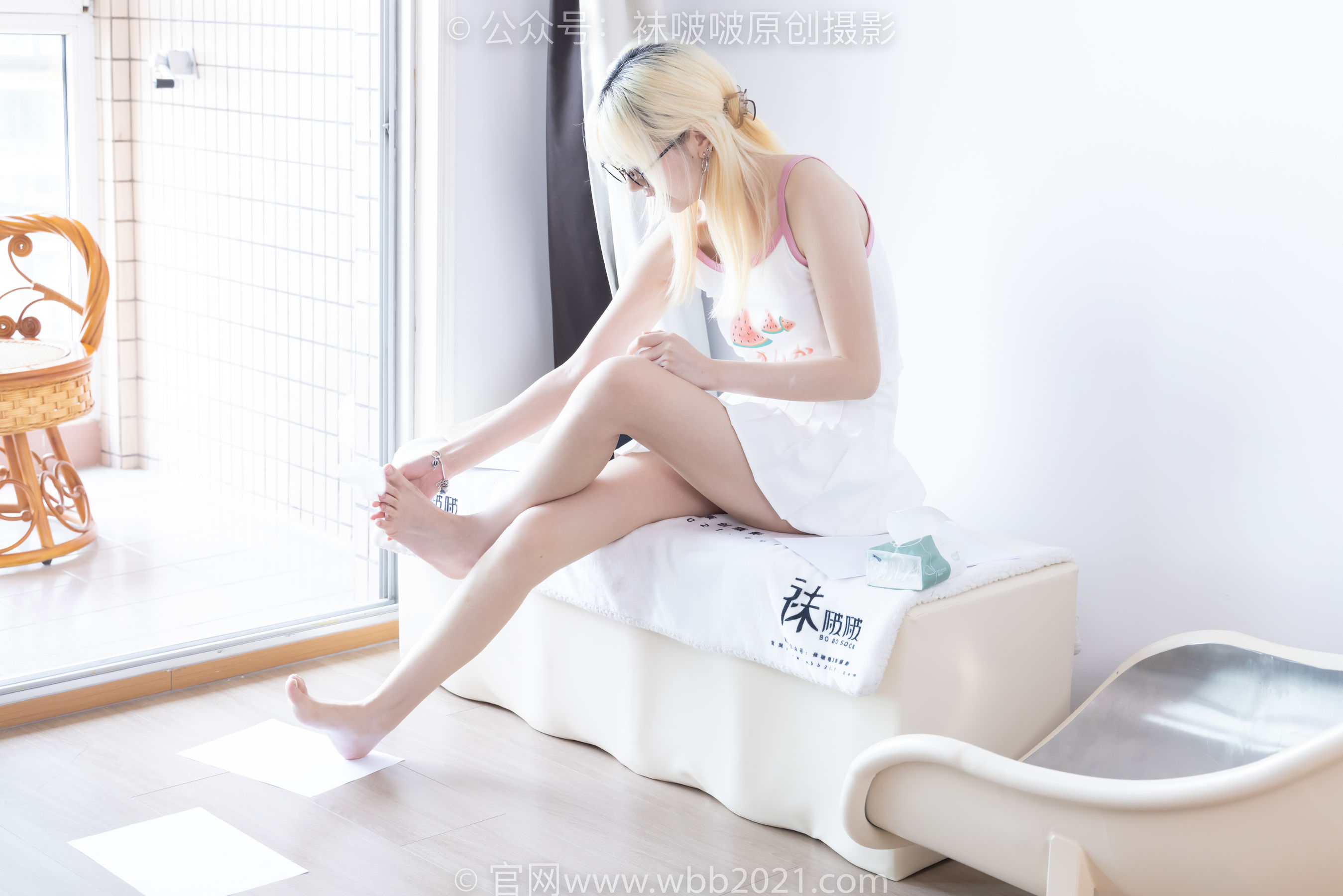 BoBoSocks袜啵啵 No.558 小甜豆 - 帆布鞋、黑丝、裸足/(155P)