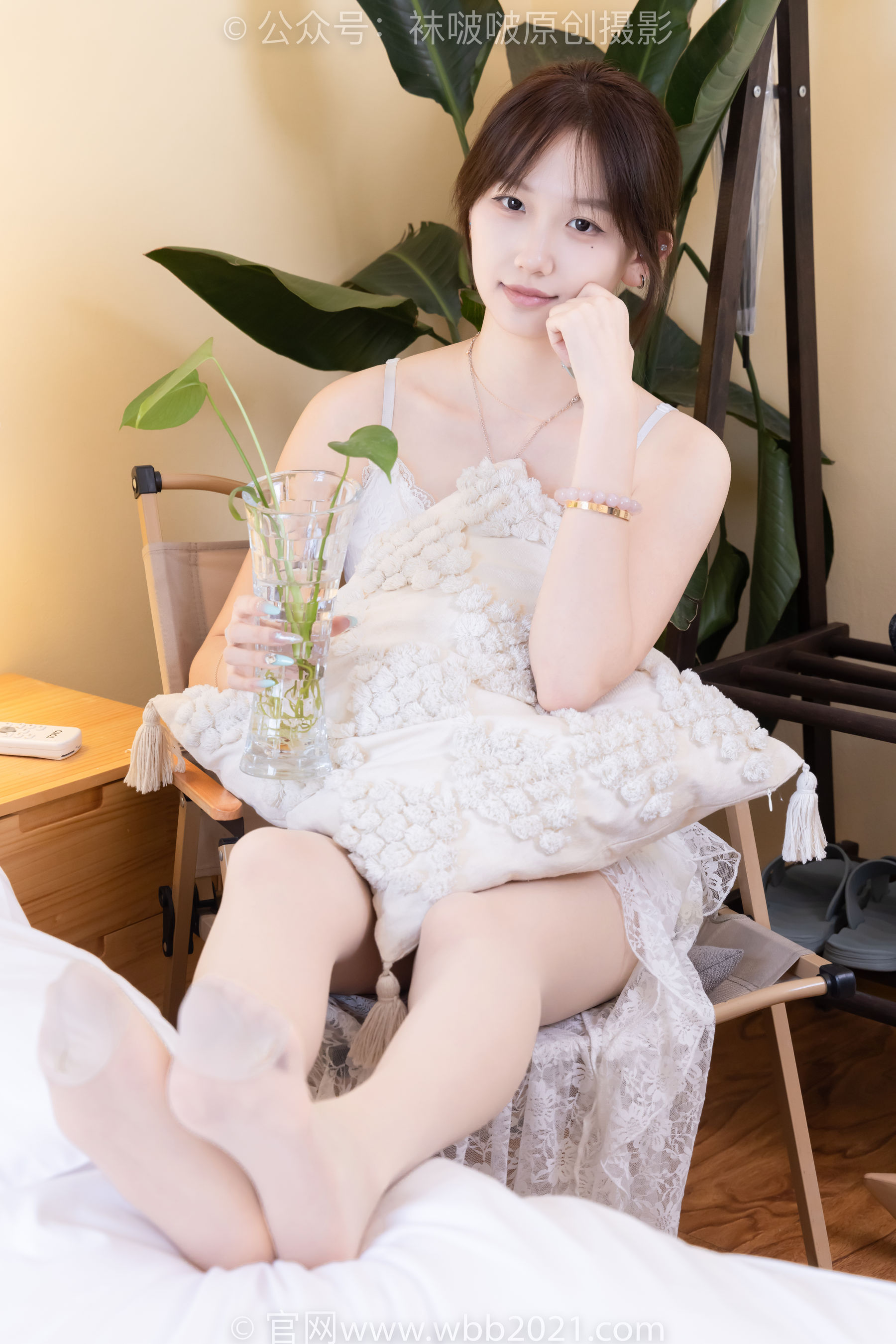 BoBoSocks袜啵啵 No.560 香菜 - 帆布鞋、短白棉袜、薄肉丝/(143P)