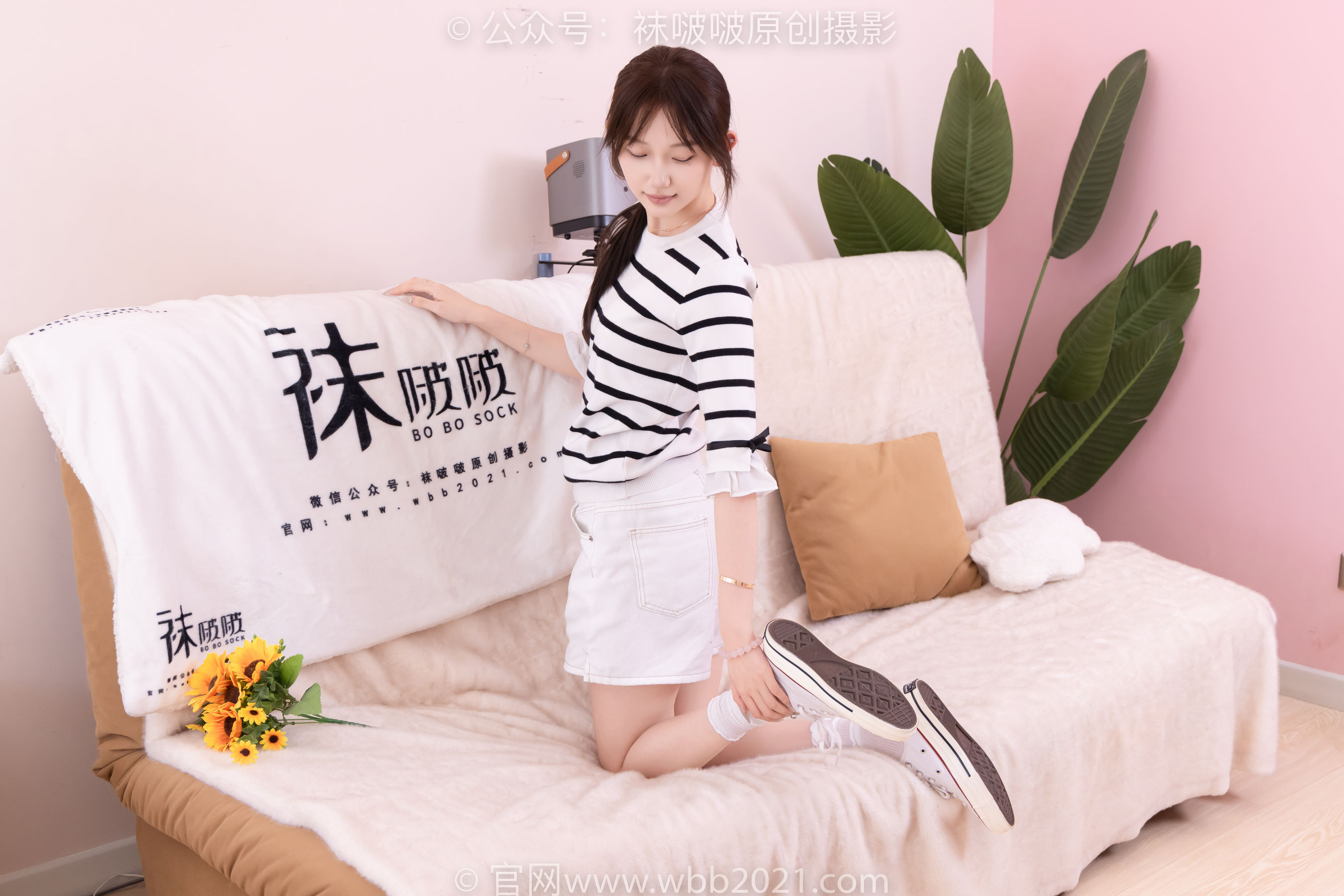 BoBoSocks袜啵啵 No.556 香菜 - 帆布鞋、白棉袜、裸足/(149P)