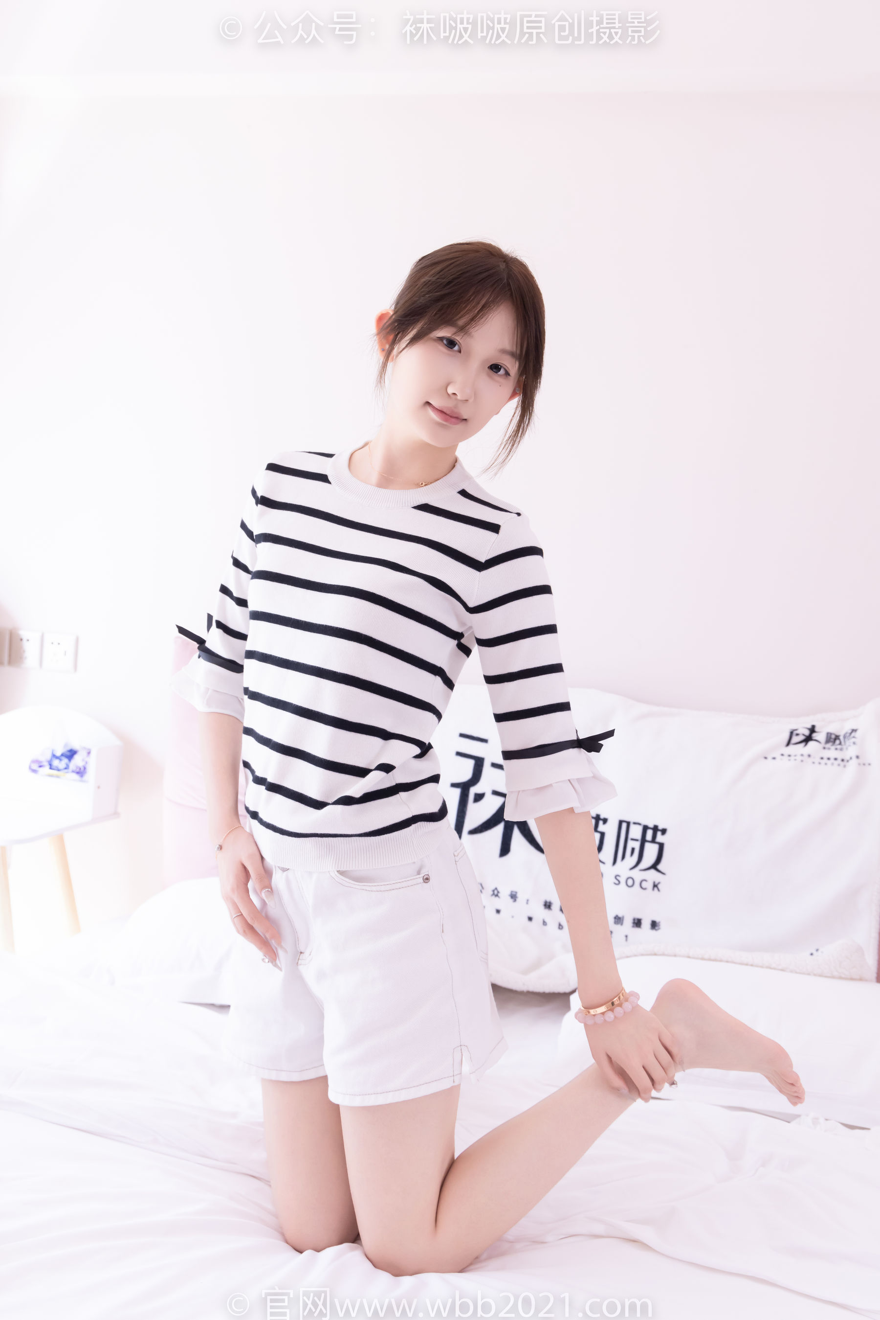 BoBoSocks袜啵啵 No.556 香菜 - 帆布鞋、白棉袜、裸足/(149P)