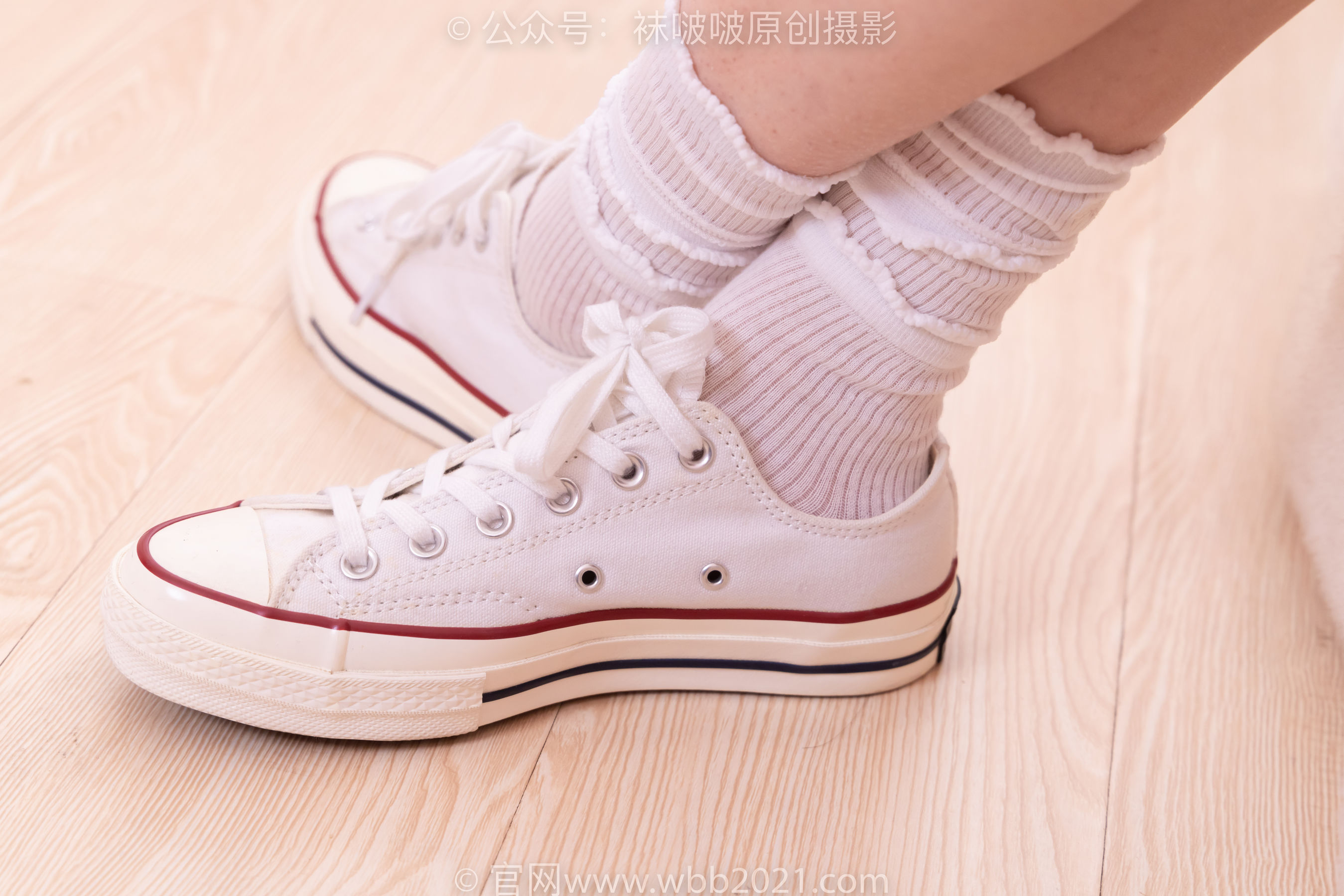 BoBoSocks袜啵啵 No.556 香菜 - 帆布鞋、白棉袜、裸足/(149P)