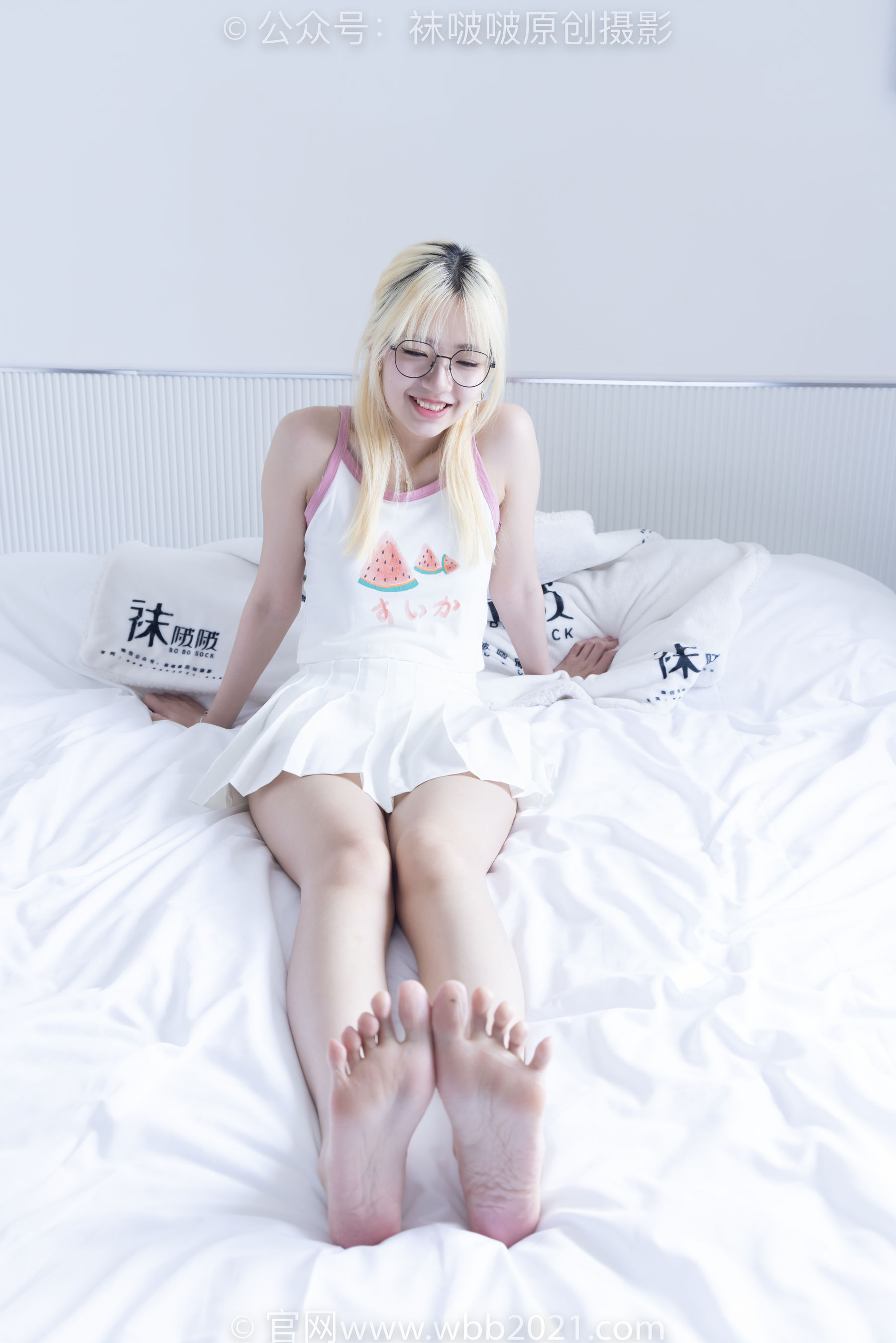 BoBoSocks袜啵啵 No.558 小甜豆 - 帆布鞋、黑丝、裸足/(155P)