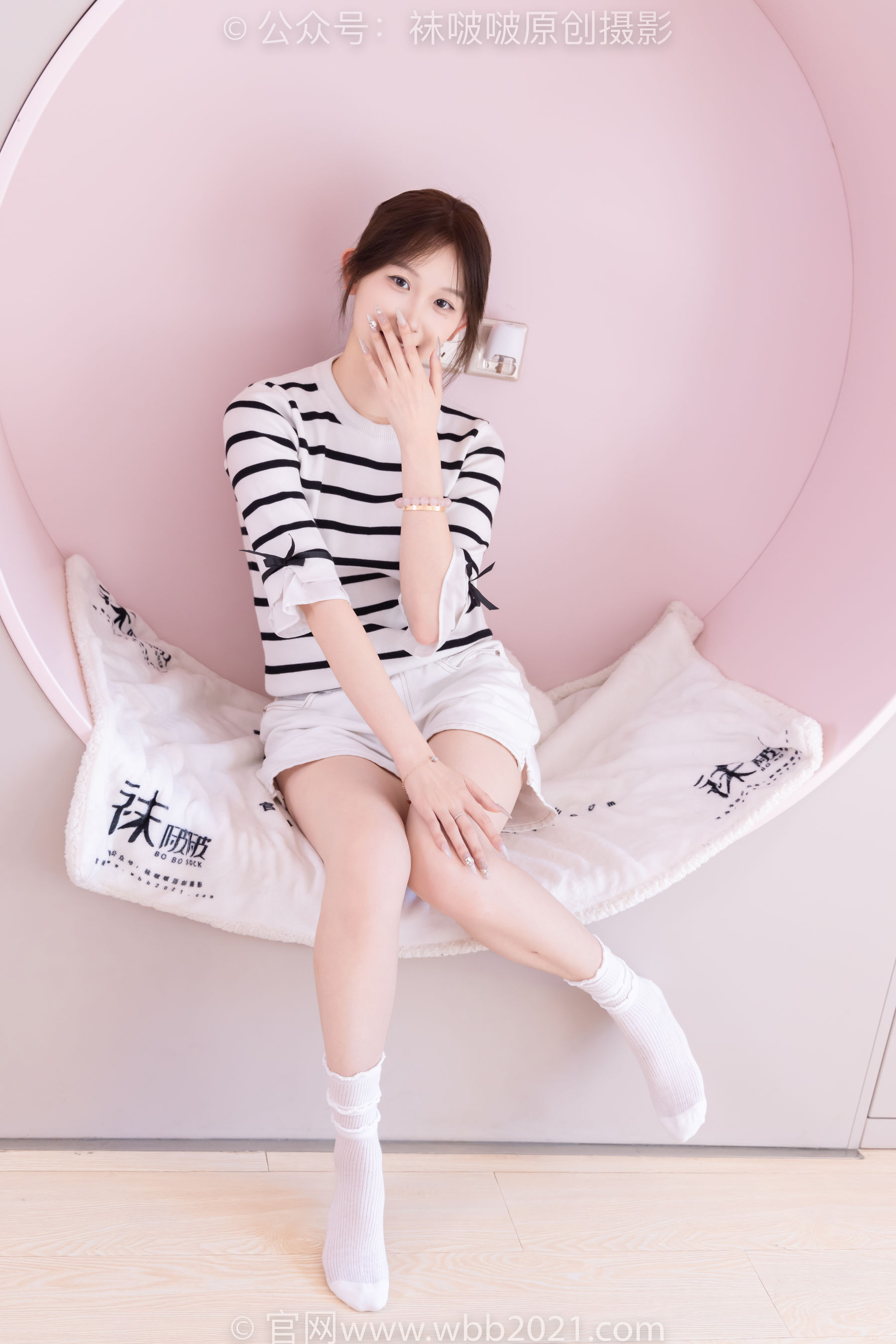 BoBoSocks袜啵啵 No.556 香菜 - 帆布鞋、白棉袜、裸足/(149P)