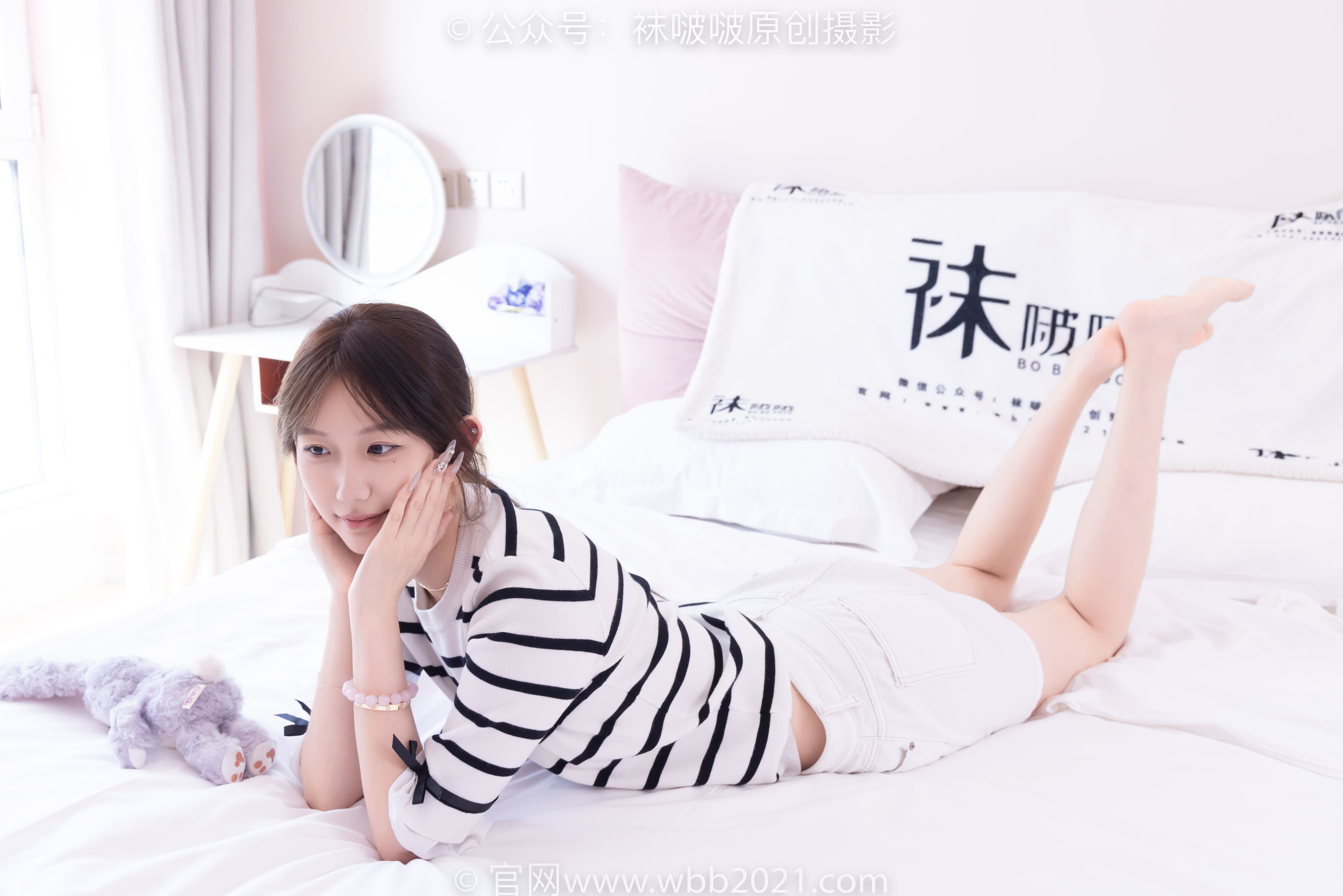 BoBoSocks袜啵啵 No.556 香菜 - 帆布鞋、白棉袜、裸足/(149P)