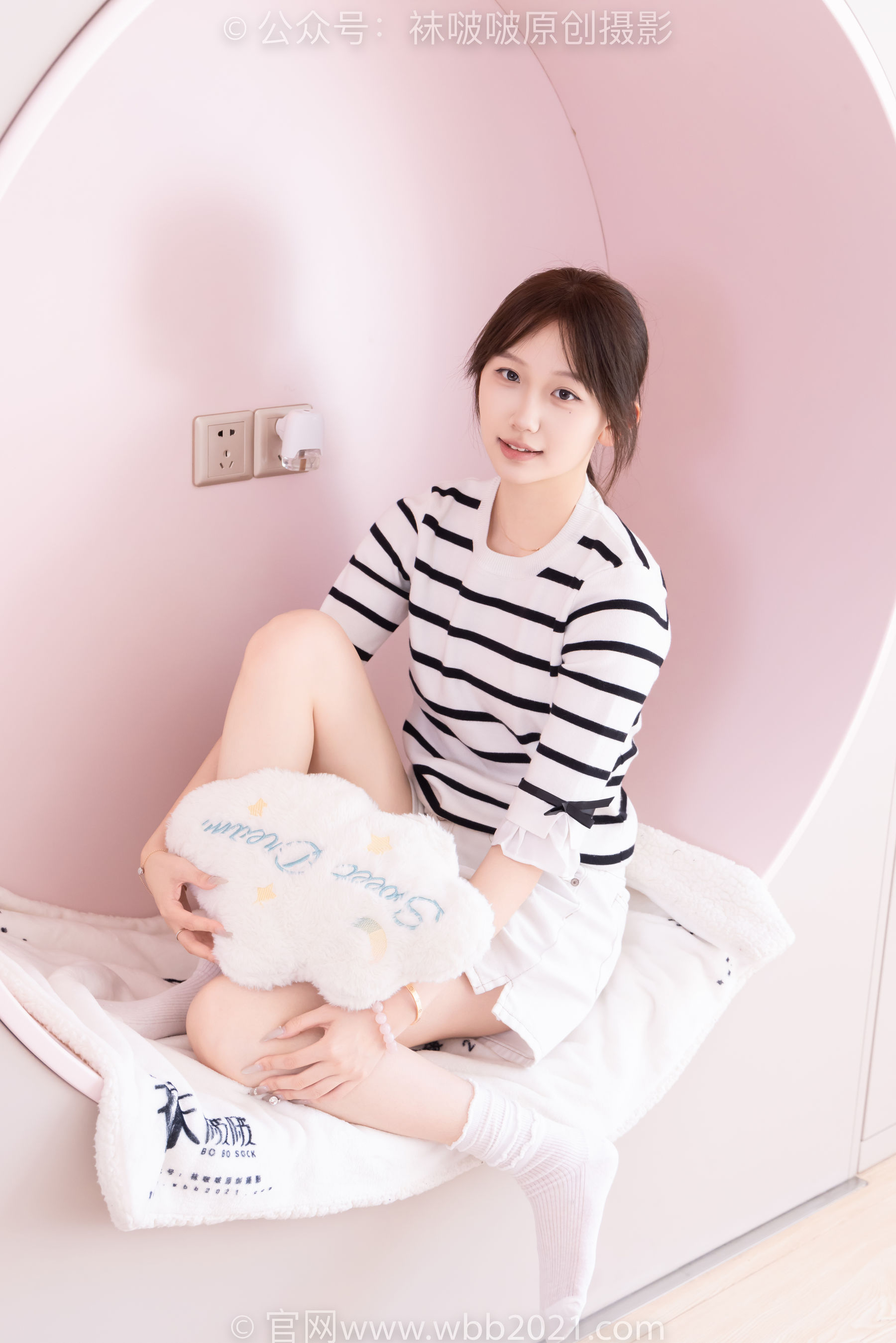 BoBoSocks袜啵啵 No.556 香菜 - 帆布鞋、白棉袜、裸足/(149P)