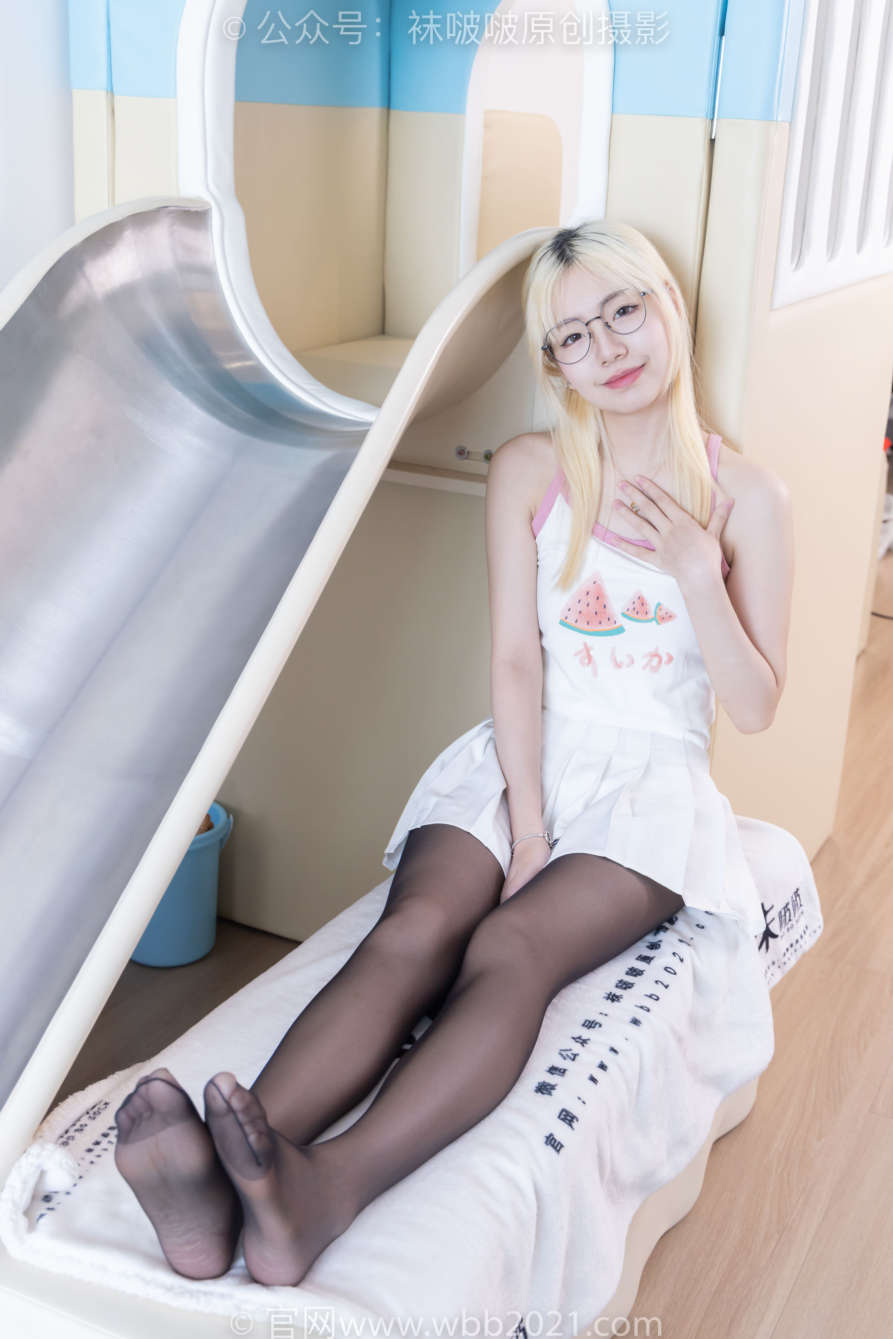 BoBoSocks袜啵啵 No.558 小甜豆 - 帆布鞋、黑丝、裸足/(155P)