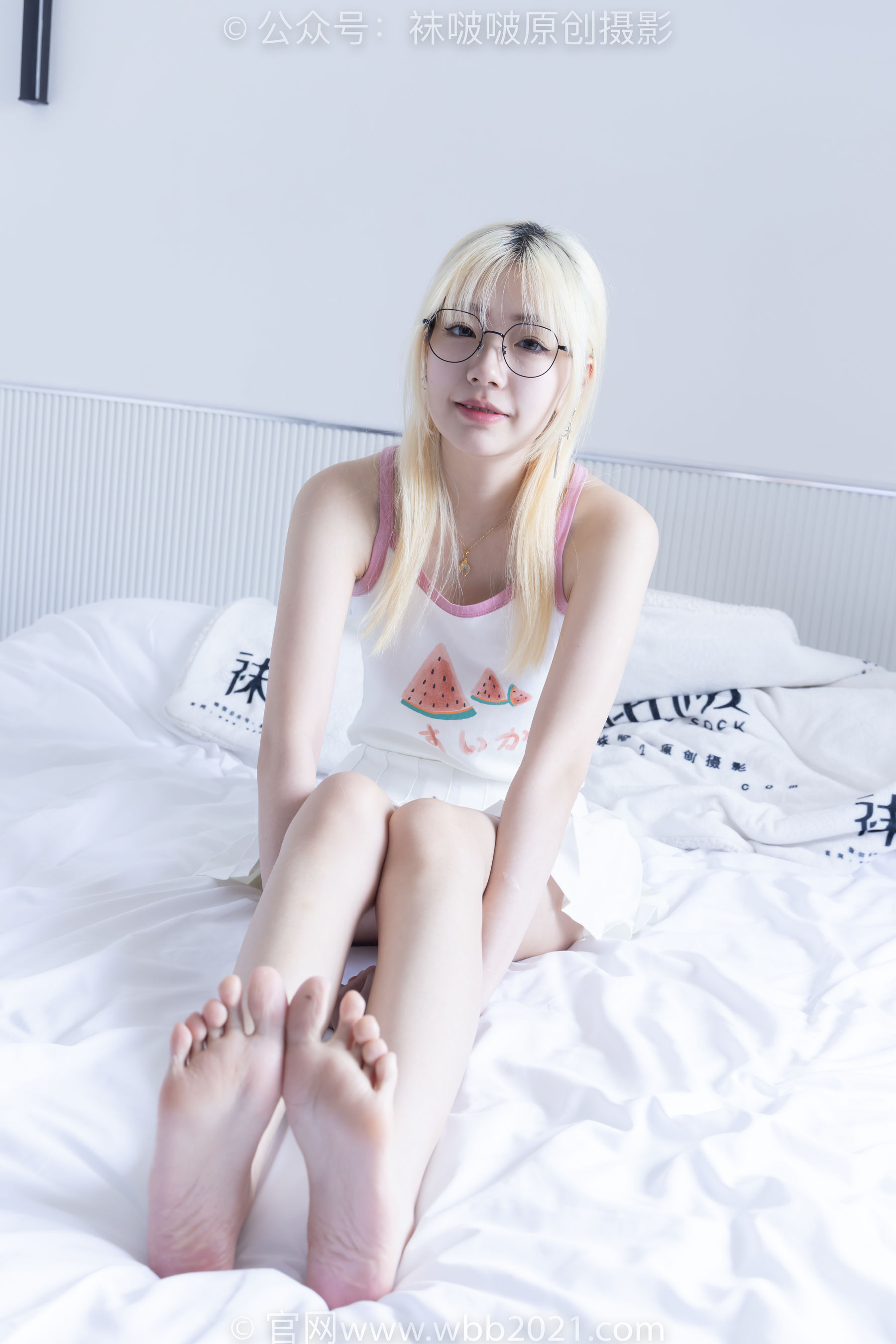 BoBoSocks袜啵啵 No.558 小甜豆 - 帆布鞋、黑丝、裸足/(155P)