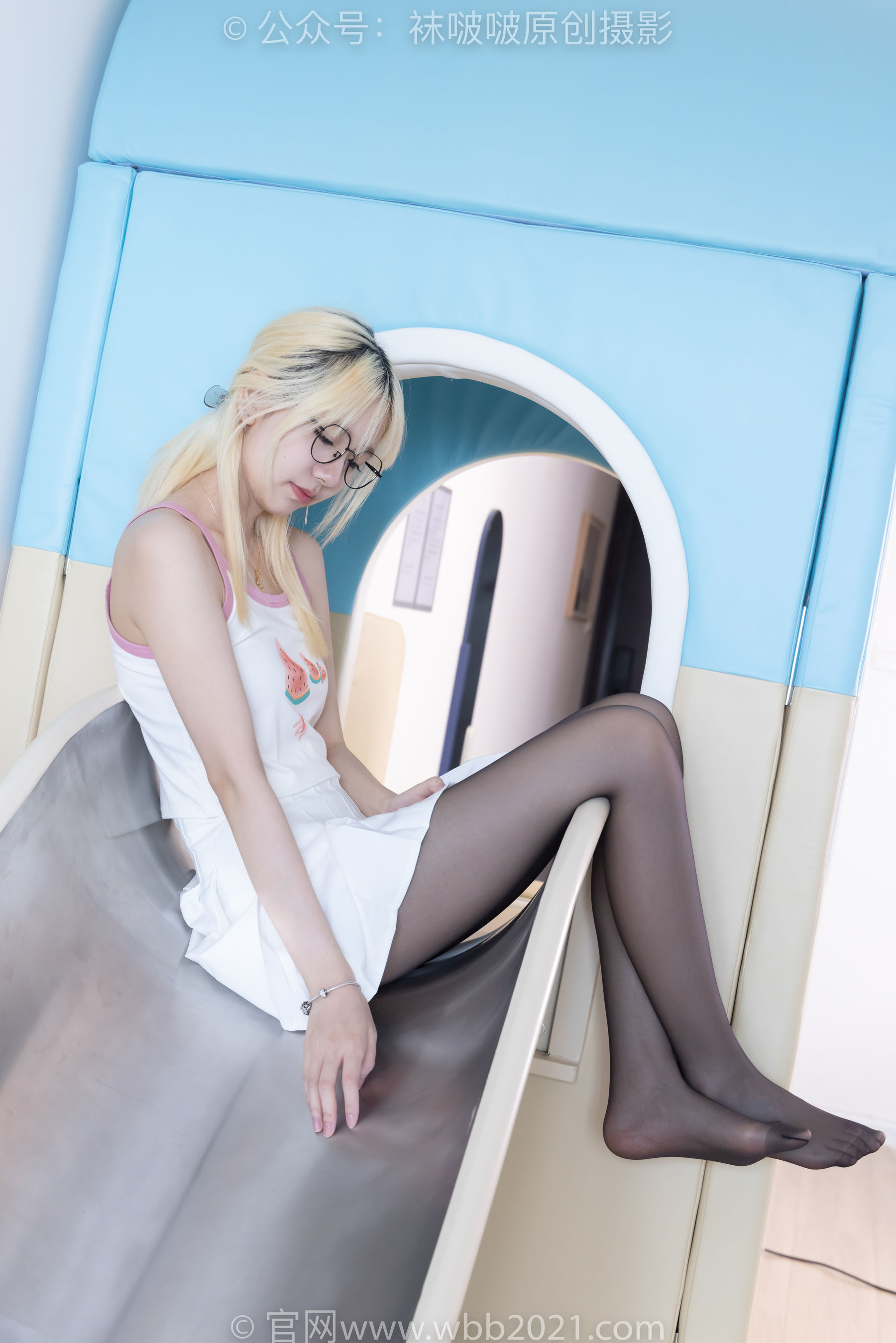 BoBoSocks袜啵啵 No.558 小甜豆 - 帆布鞋、黑丝、裸足/(155P)