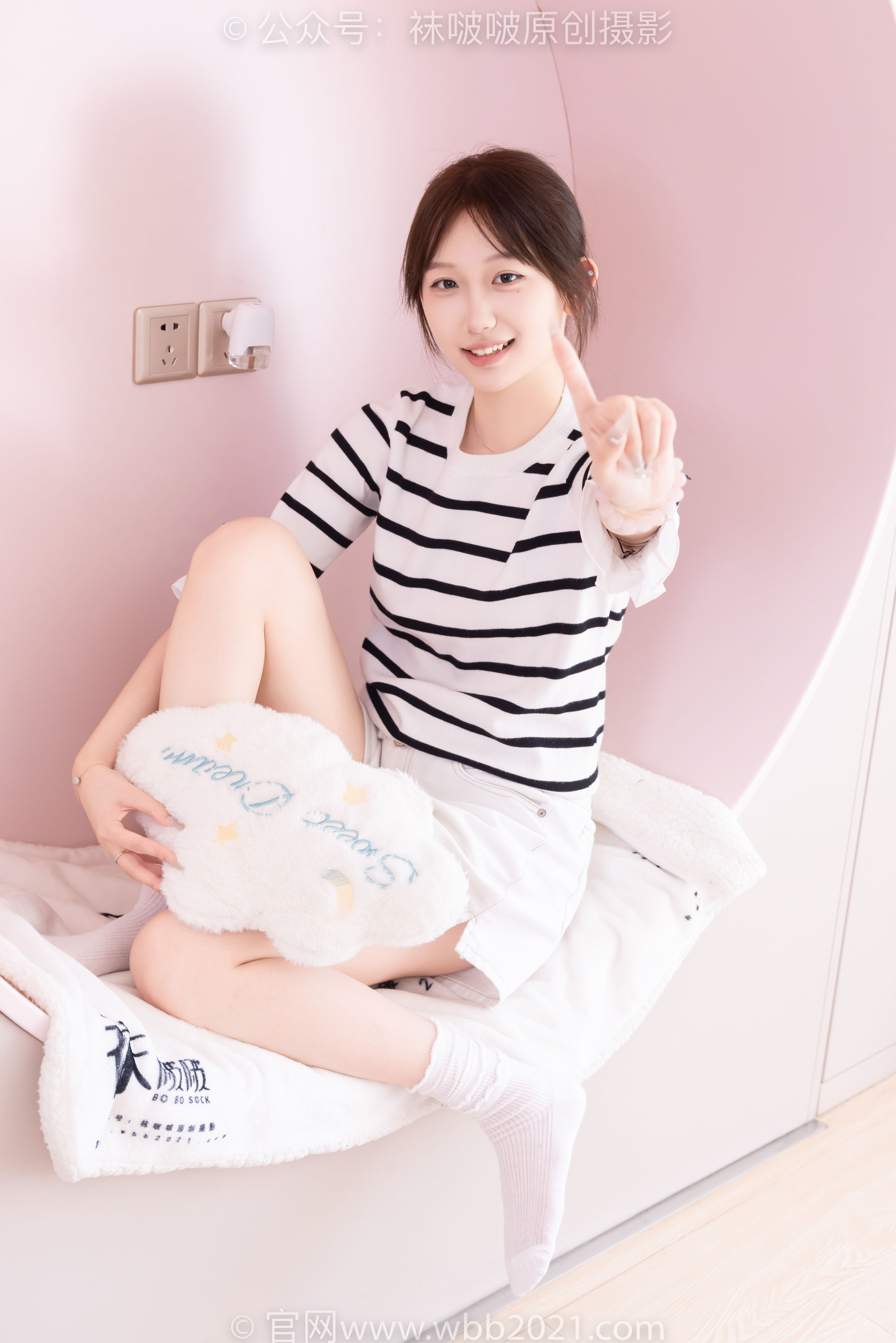 BoBoSocks袜啵啵 No.556 香菜 - 帆布鞋、白棉袜、裸足/(149P)