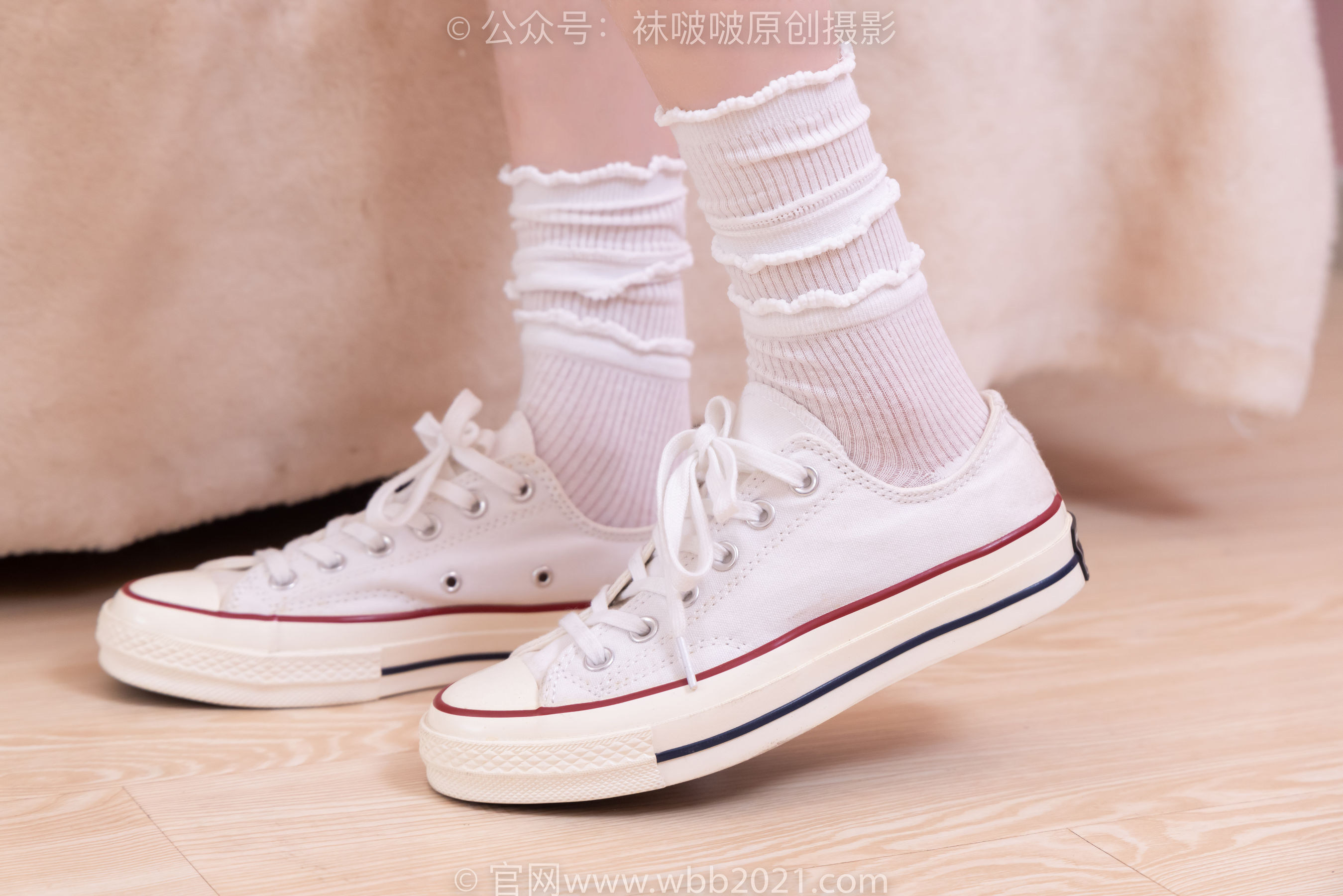 BoBoSocks袜啵啵 No.556 香菜 - 帆布鞋、白棉袜、裸足/(149P)