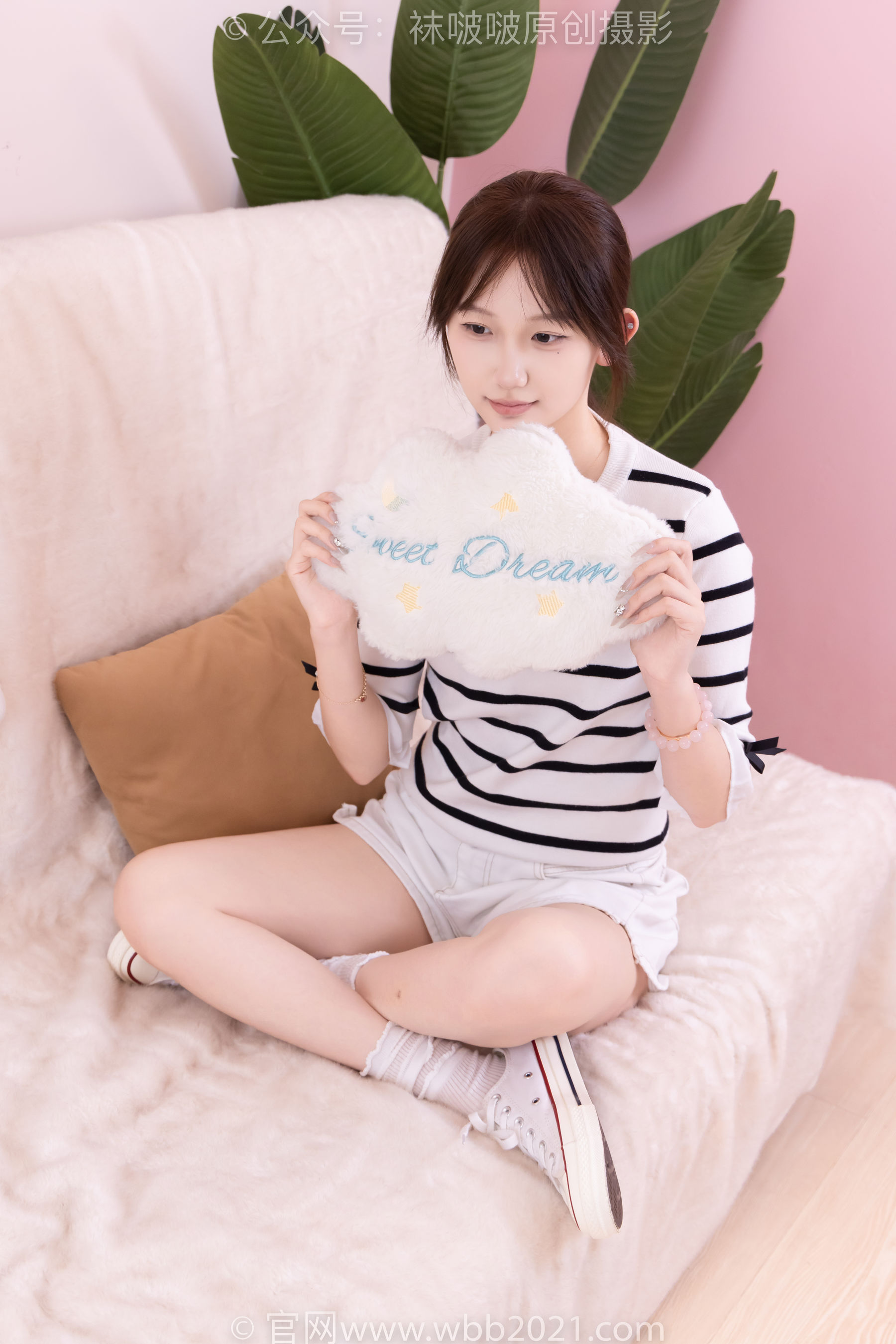 BoBoSocks袜啵啵 No.556 香菜 - 帆布鞋、白棉袜、裸足/(149P)