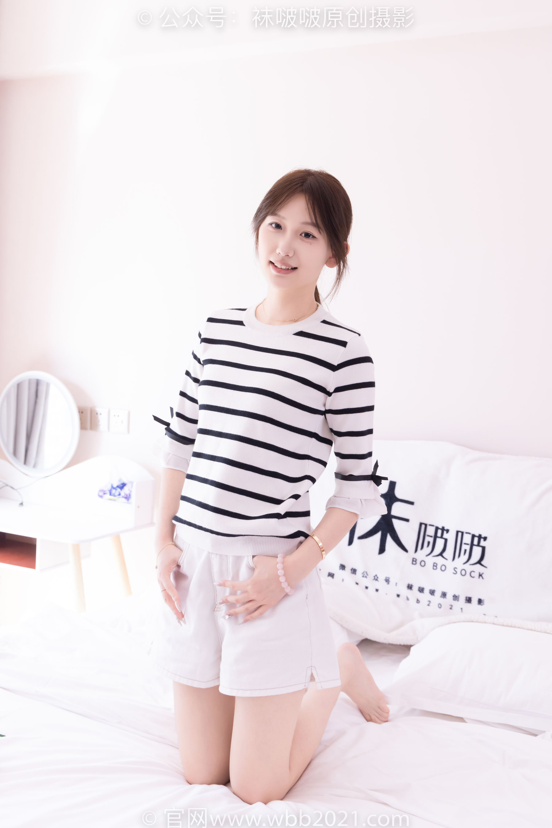 BoBoSocks袜啵啵 No.556 香菜 - 帆布鞋、白棉袜、裸足/(149P)