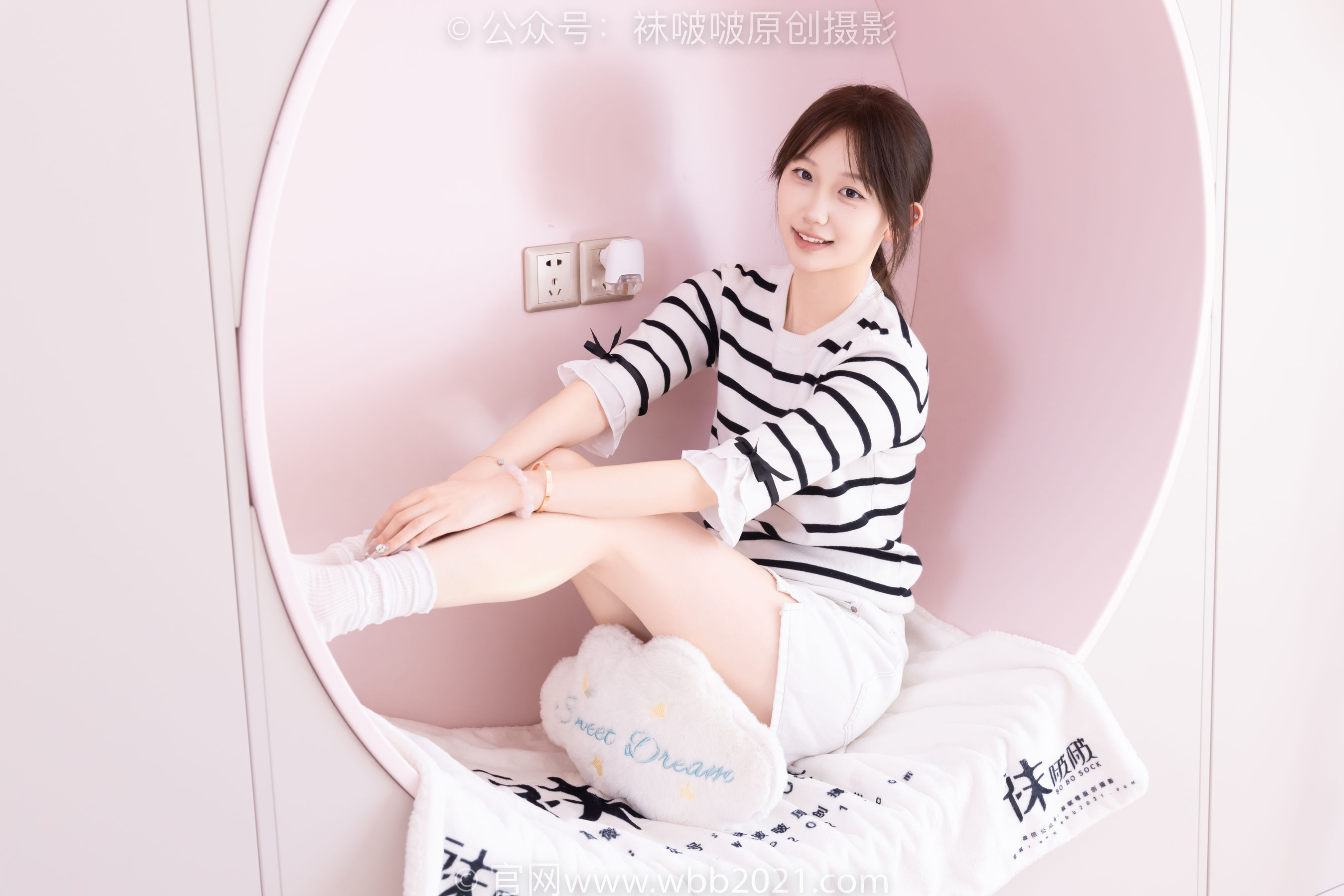 BoBoSocks袜啵啵 No.556 香菜 - 帆布鞋、白棉袜、裸足/(149P)