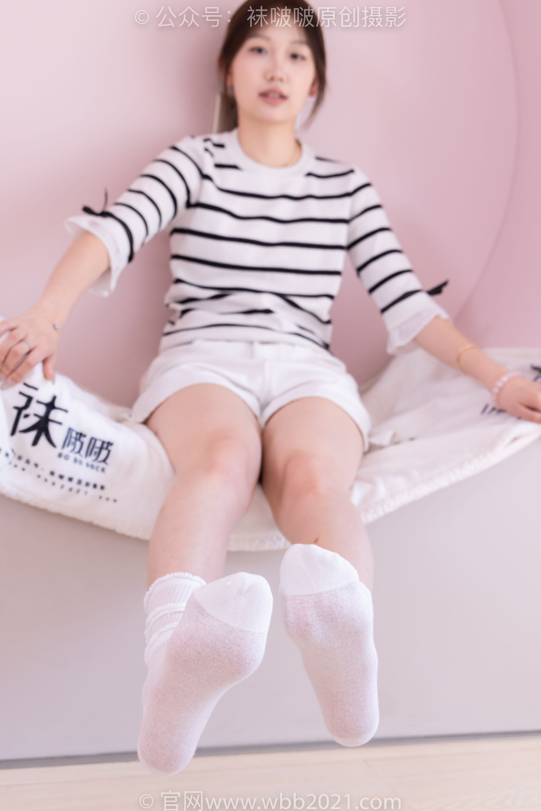 BoBoSocks袜啵啵 No.556 香菜 - 帆布鞋、白棉袜、裸足/(149P)