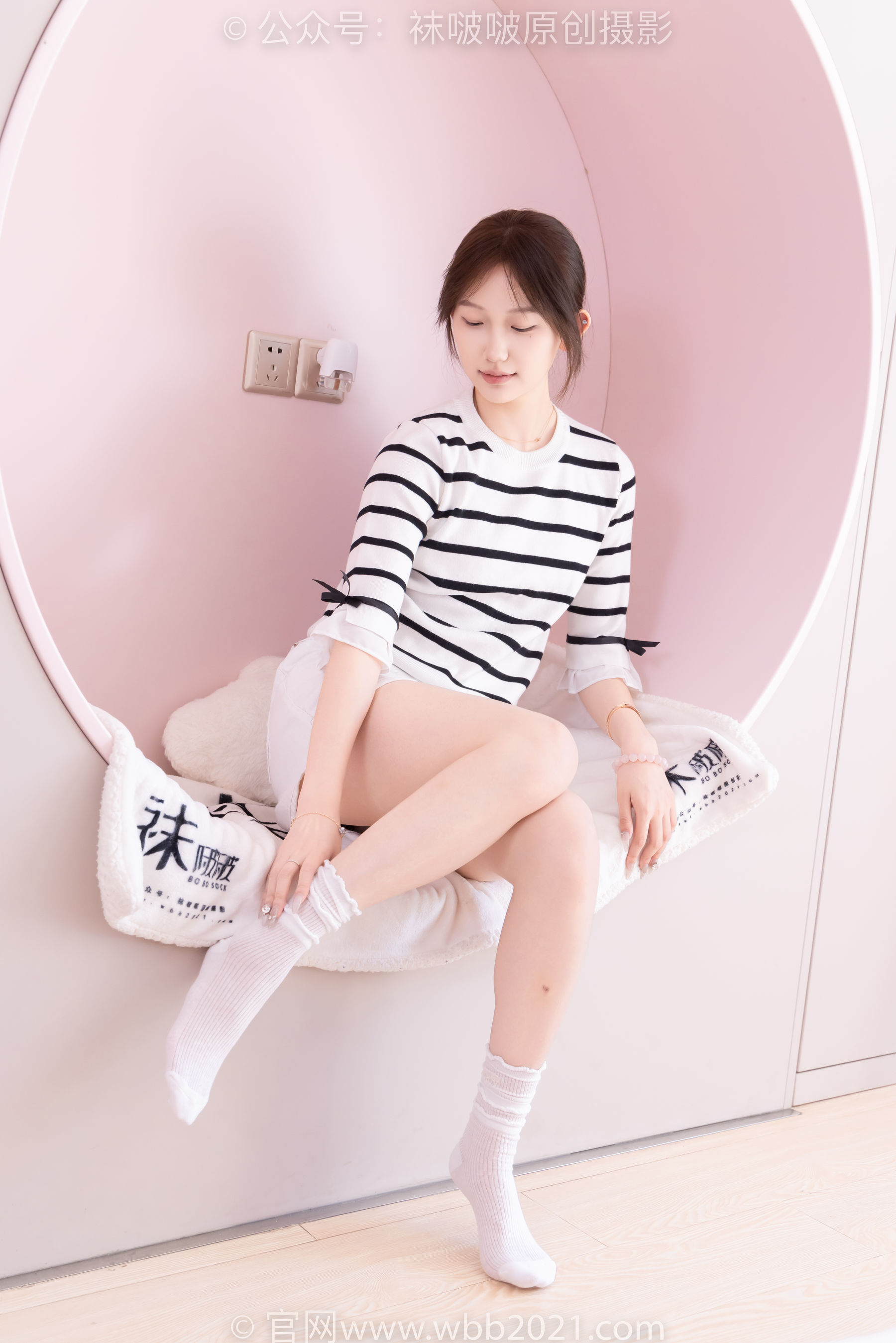 BoBoSocks袜啵啵 No.556 香菜 - 帆布鞋、白棉袜、裸足/(149P)