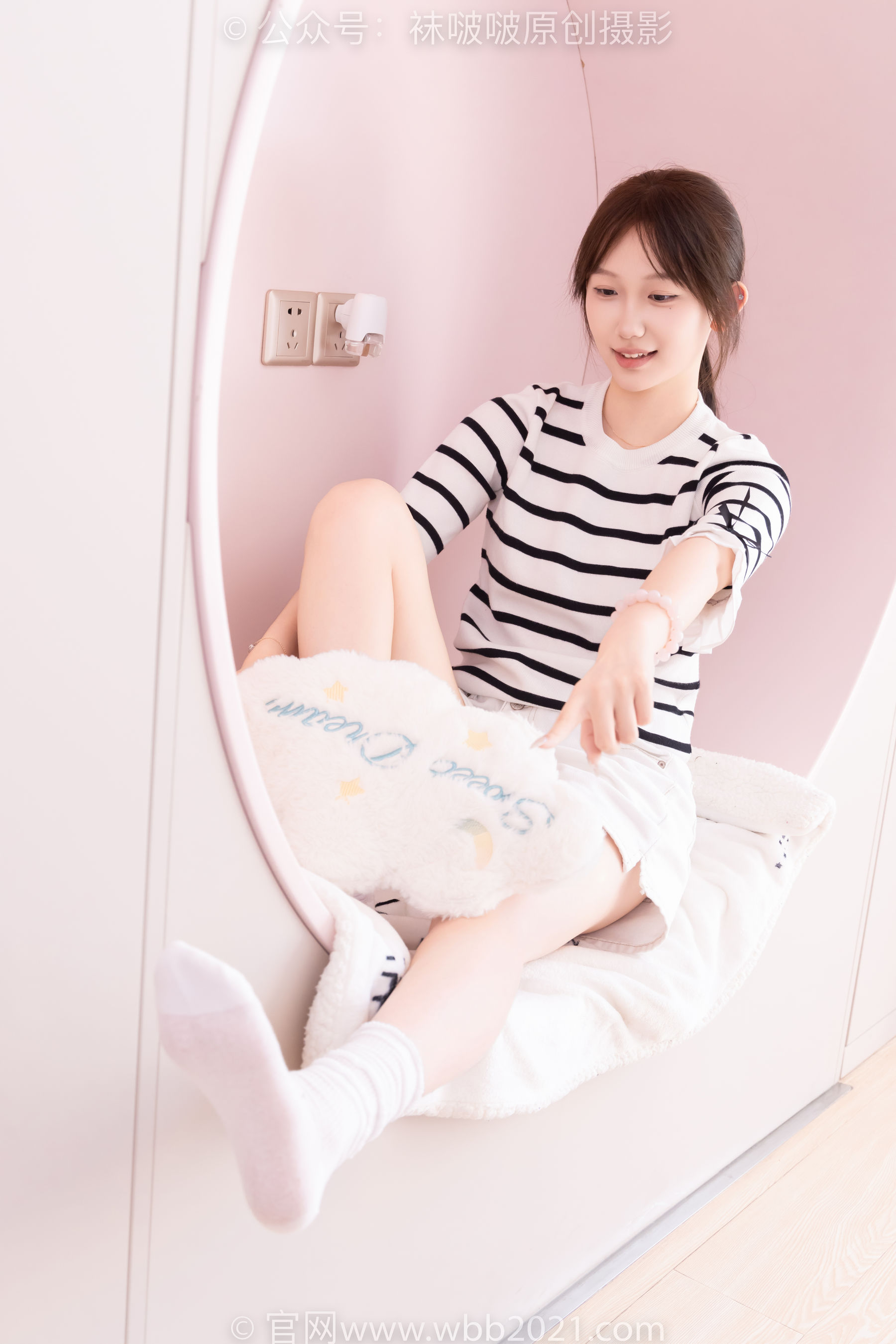 BoBoSocks袜啵啵 No.556 香菜 - 帆布鞋、白棉袜、裸足/(149P)