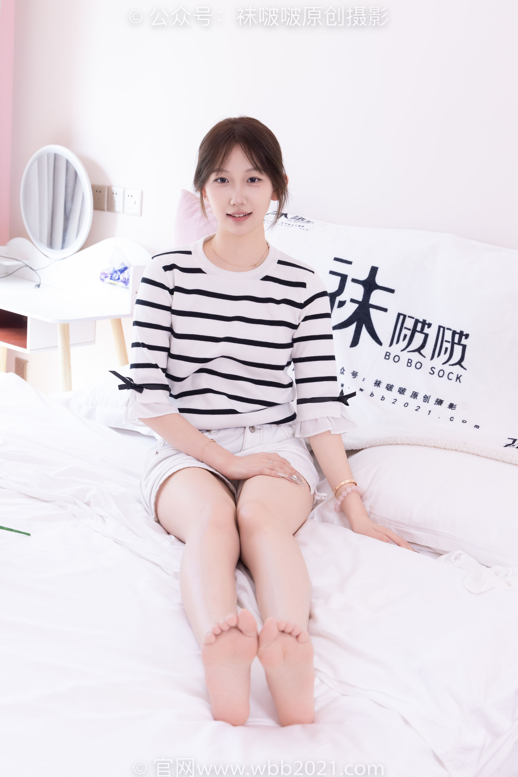 BoBoSocks袜啵啵 No.556 香菜 - 帆布鞋、白棉袜、裸足/(149P)