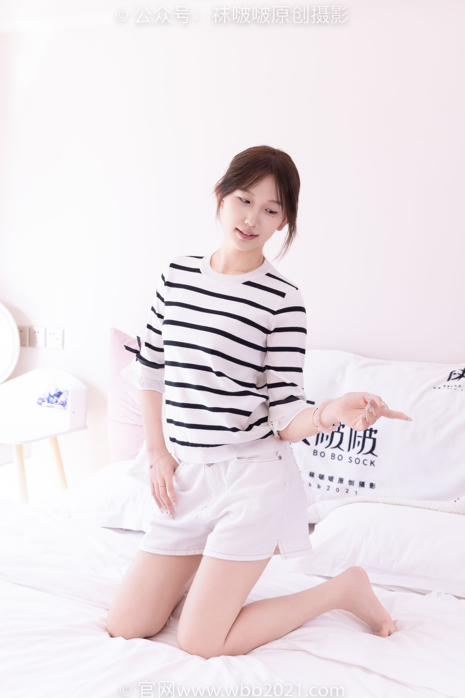 BoBoSocks袜啵啵 No.556 香菜 - 帆布鞋、白棉袜、裸足/(149P)