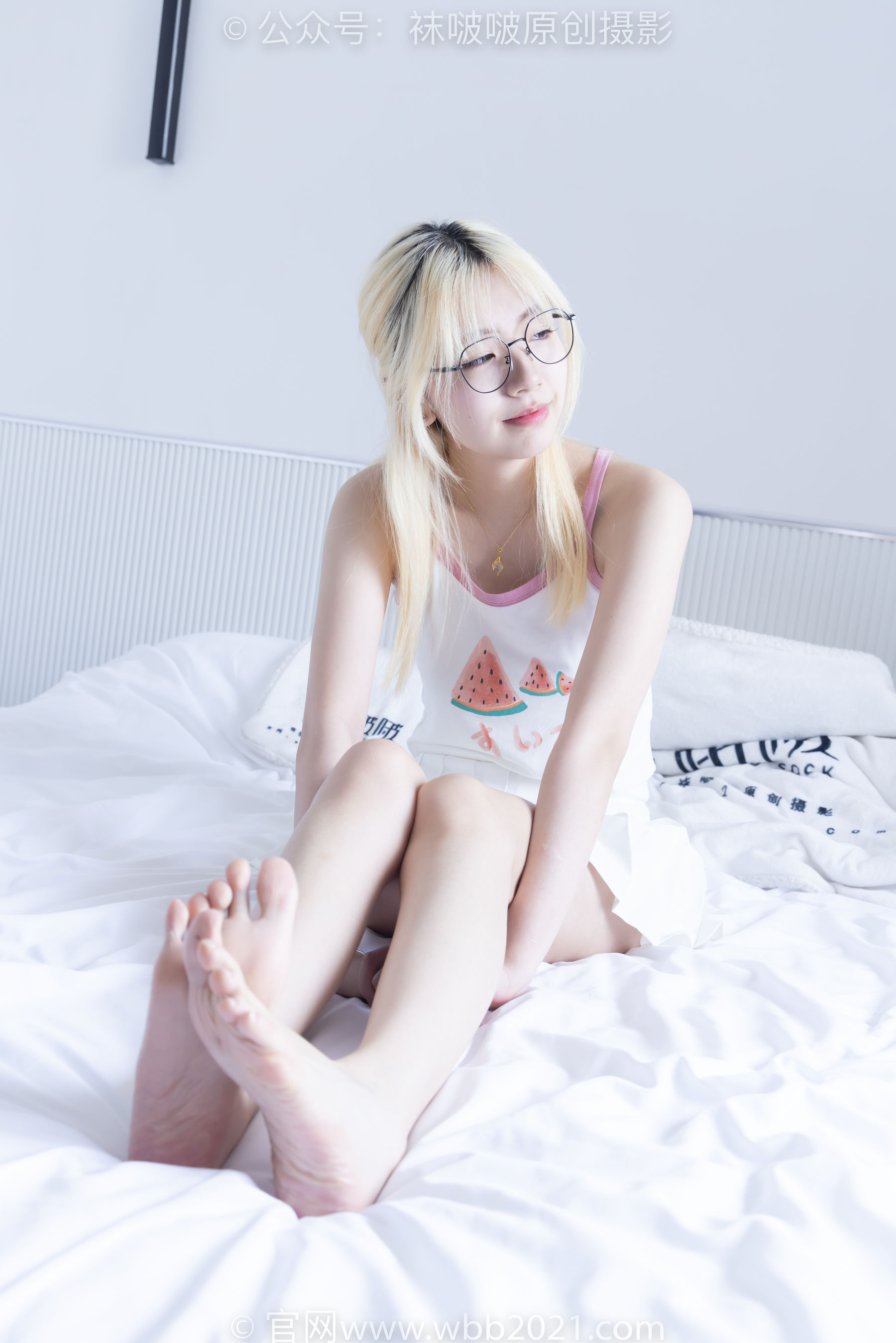 BoBoSocks袜啵啵 No.558 小甜豆 - 帆布鞋、黑丝、裸足/(155P)