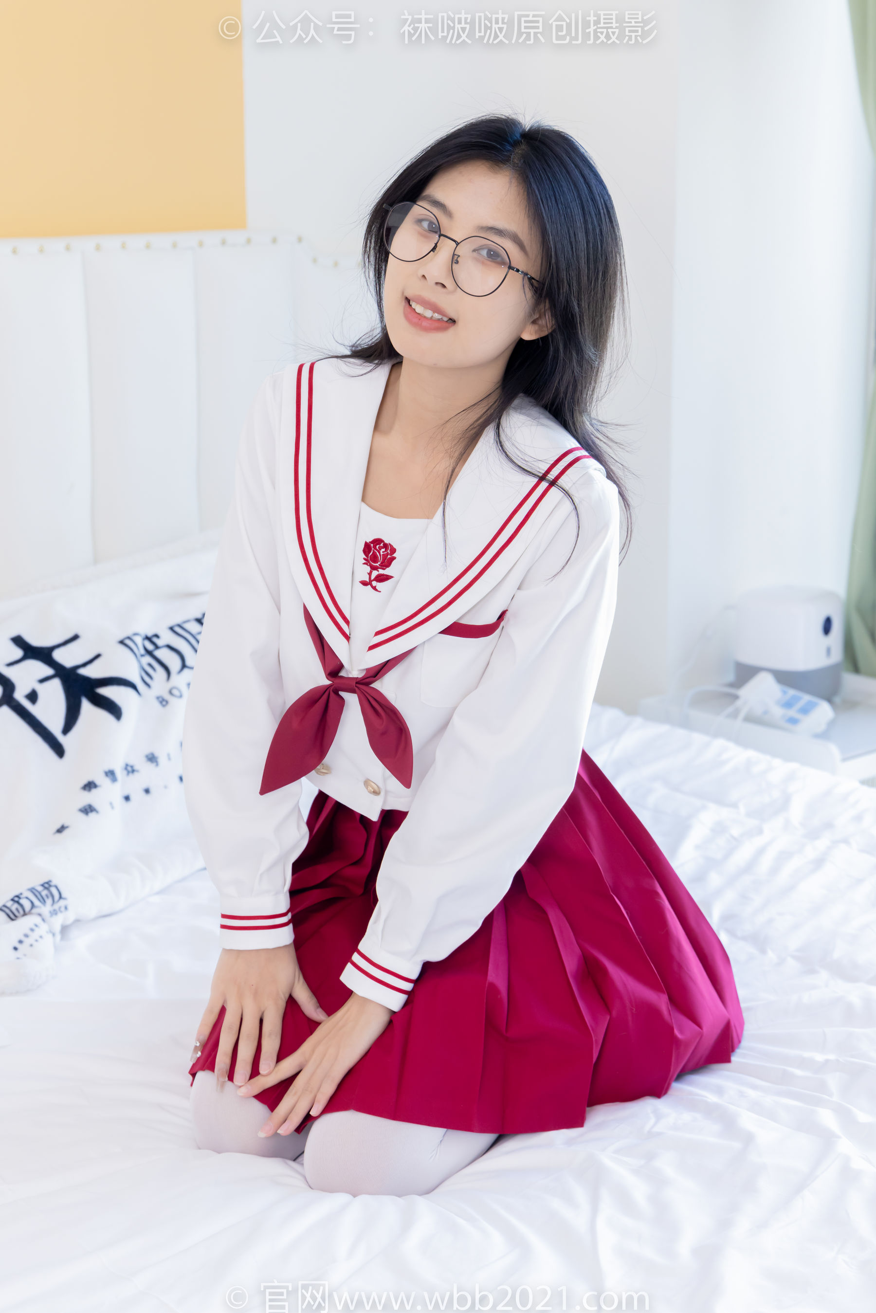 BoBoSocks袜啵啵 No.545 奶油 - 白色马丁靴、厚白丝、jk制服、瑜伽动作时用老头乐挠脚剧情/(144P)