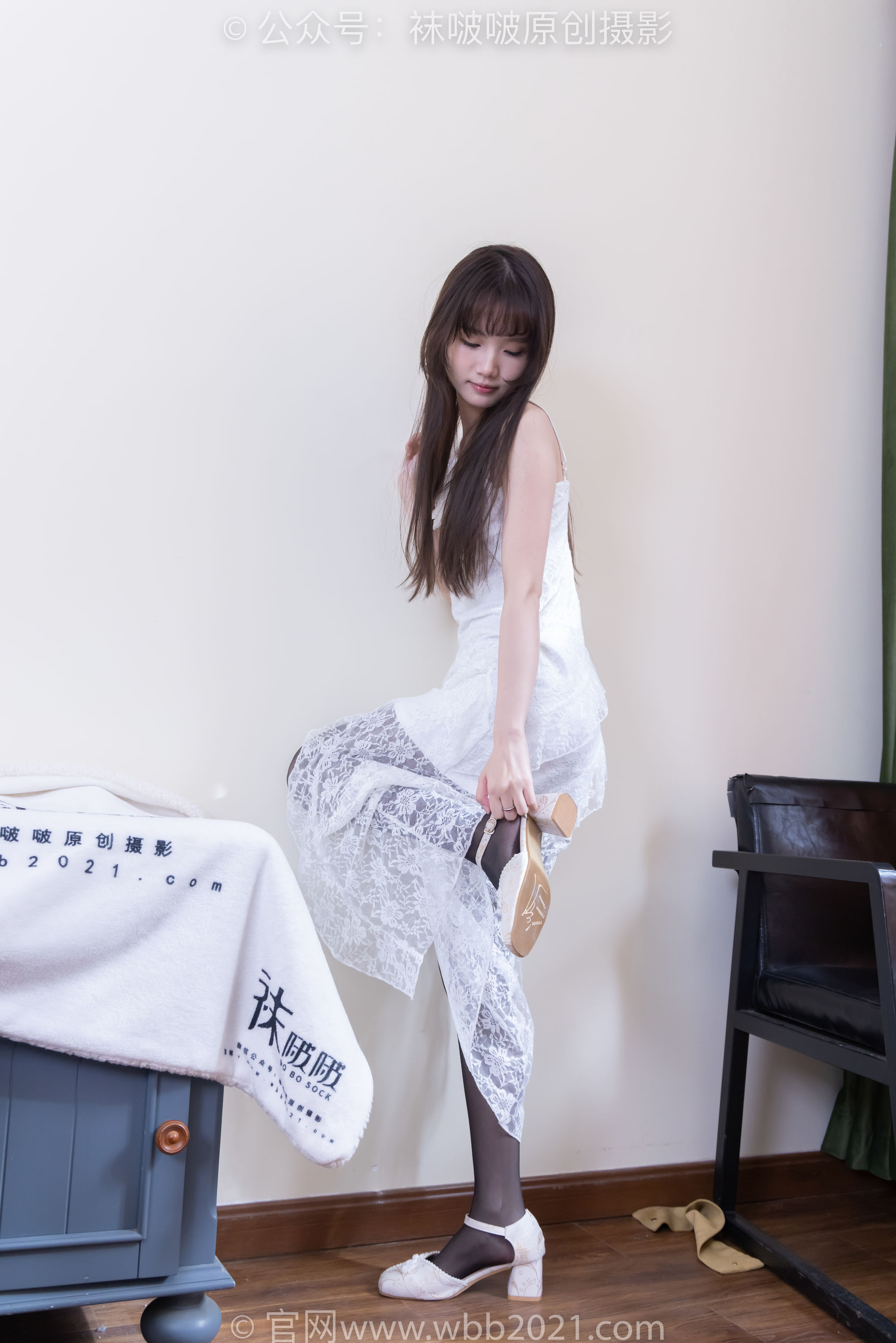 BoBoSocks袜啵啵 No.542 甜甜圈 高跟鞋、薄黑丝、薄肉丝、裸足、撕丝袜剧情/(160P)