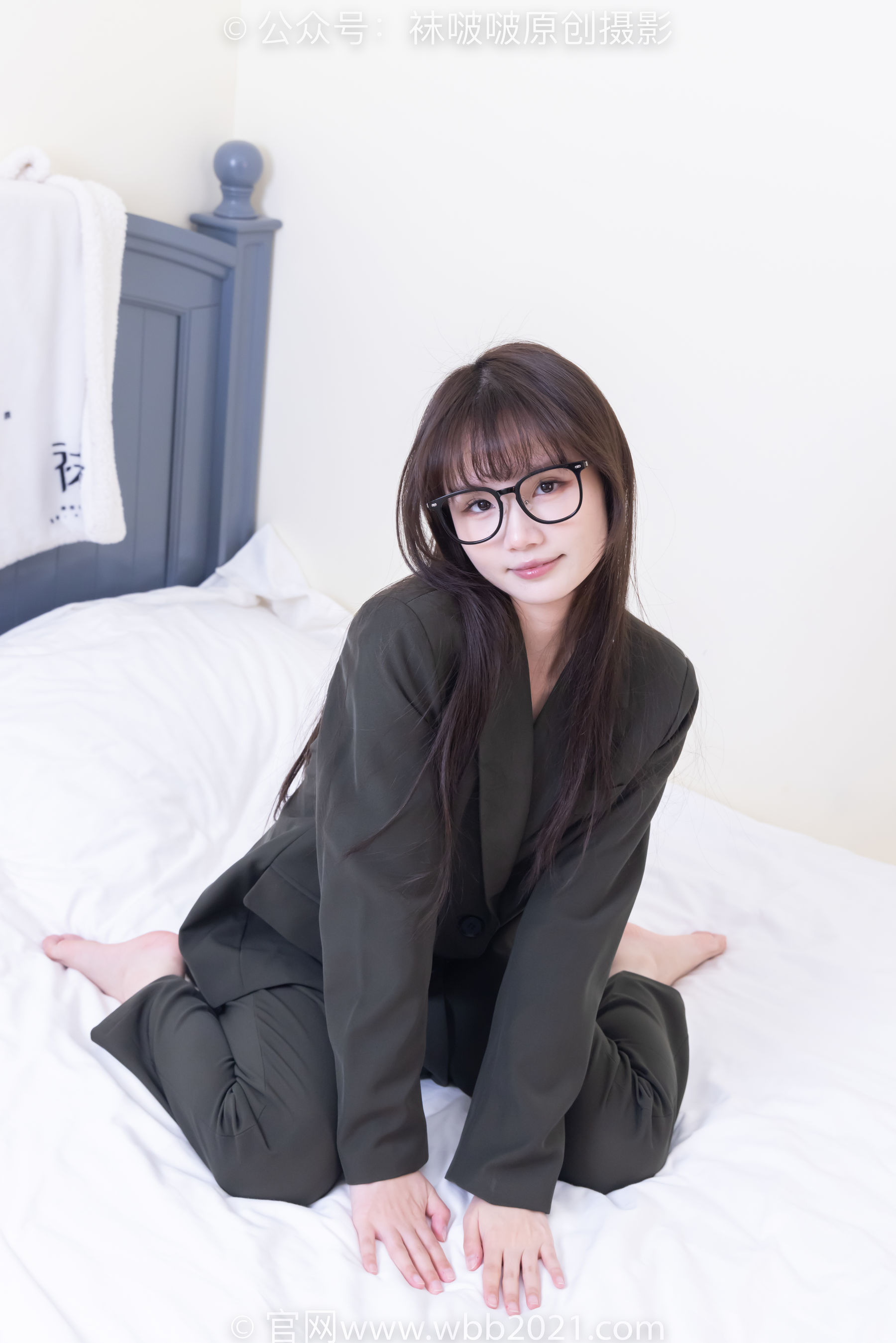 BoBoSocks袜啵啵 No.529 甜甜圈 - 高跟鞋、短黑丝、裸足、半蹲半脱袜子剧情/(154P)