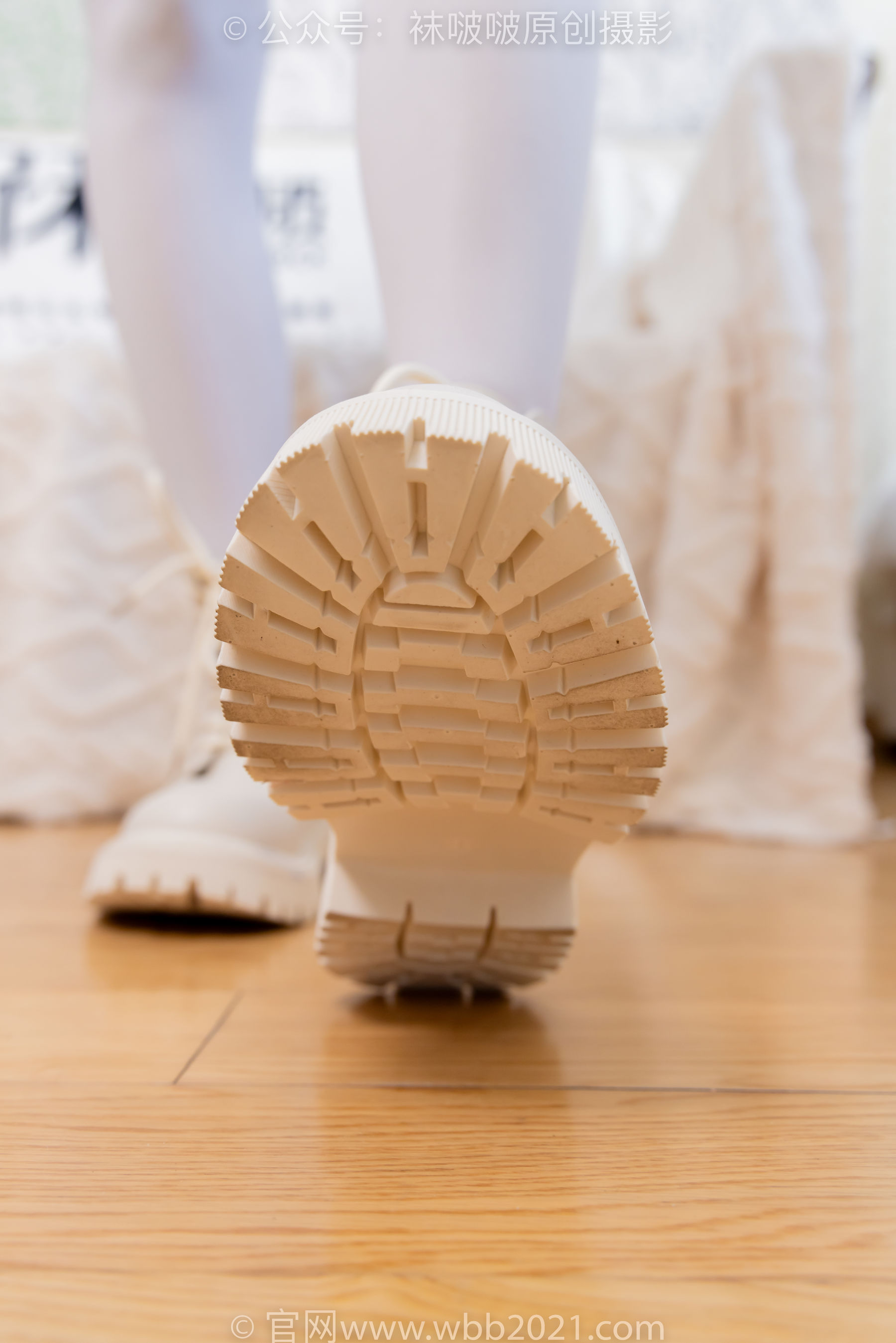 BoBoSocks袜啵啵 No.545 奶油 - 白色马丁靴、厚白丝、jk制服、瑜伽动作时用老头乐挠脚剧情/(144P)