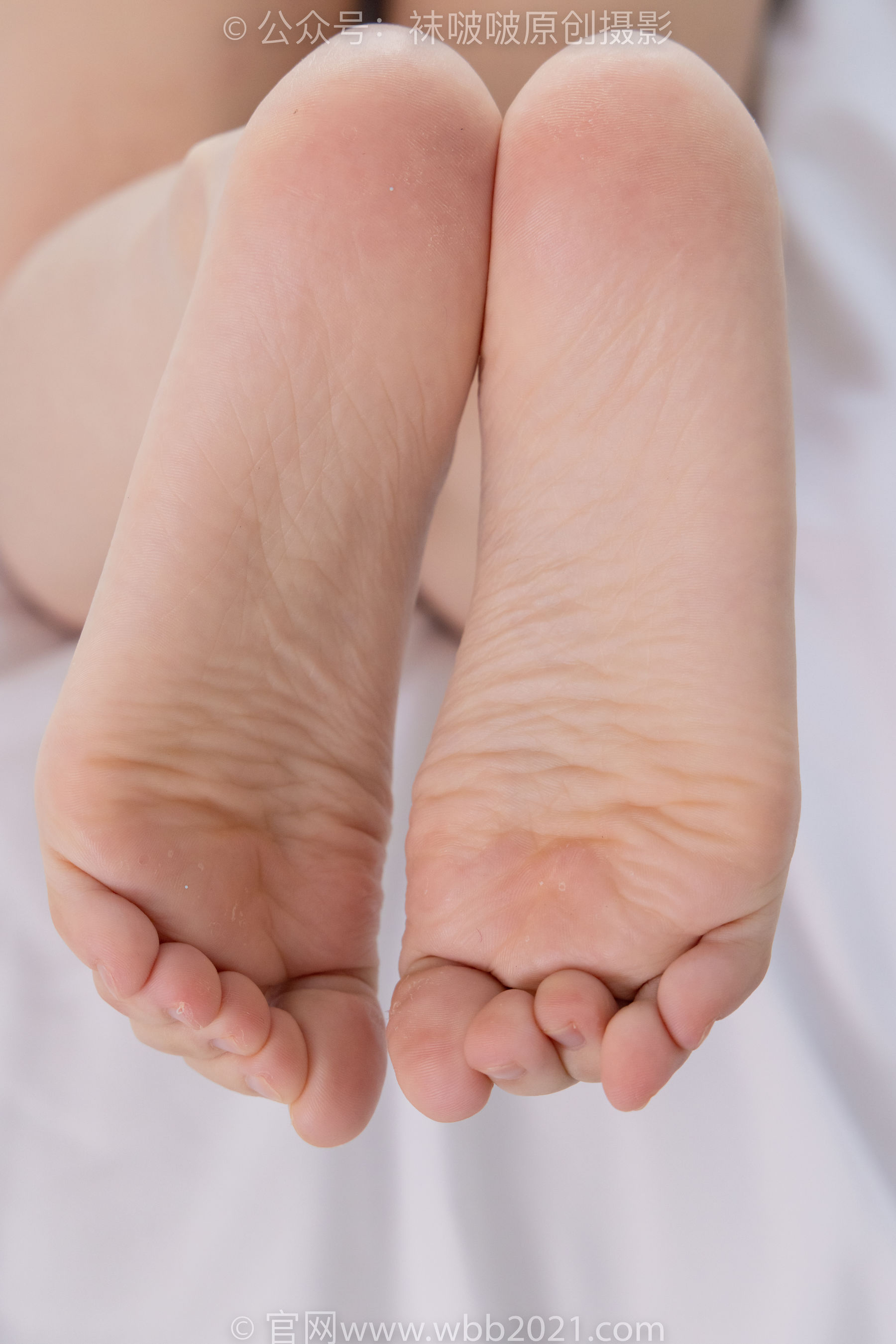 BoBoSocks袜啵啵 No.544 甜甜圈 - 高跟鞋、油亮薄白丝、裸足、踩小人和奶油泡芙剧情/(172P)